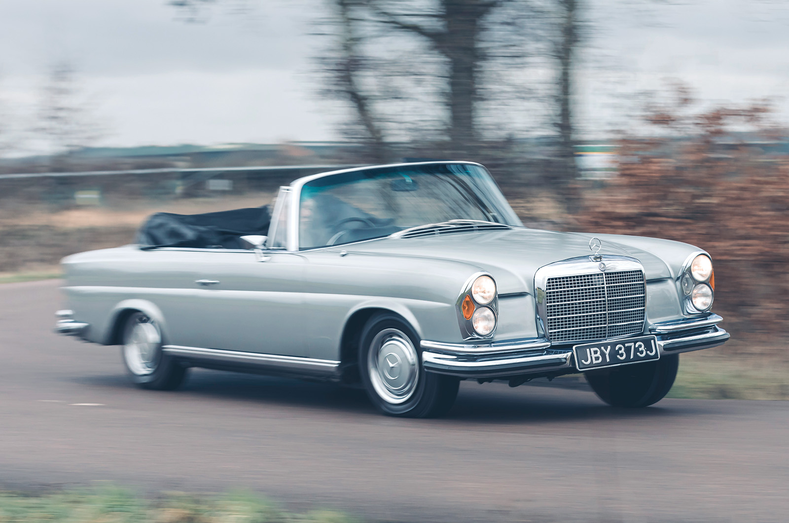 Classic & Sports Car – Mercedes-Benz 220SEb Cabriolet vs 280SE 3.5 Cabriolet: half-price glamour