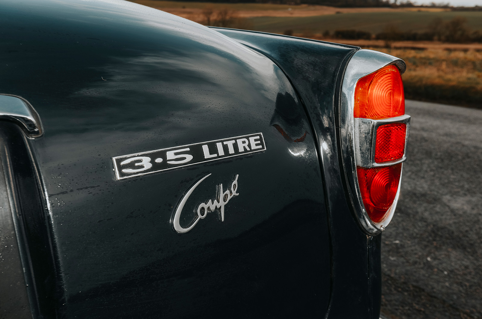 Classic & Sports Car – Jaguar XJ6 2.8 vs Rover 3.5 Litre Coupé: changing of the guard