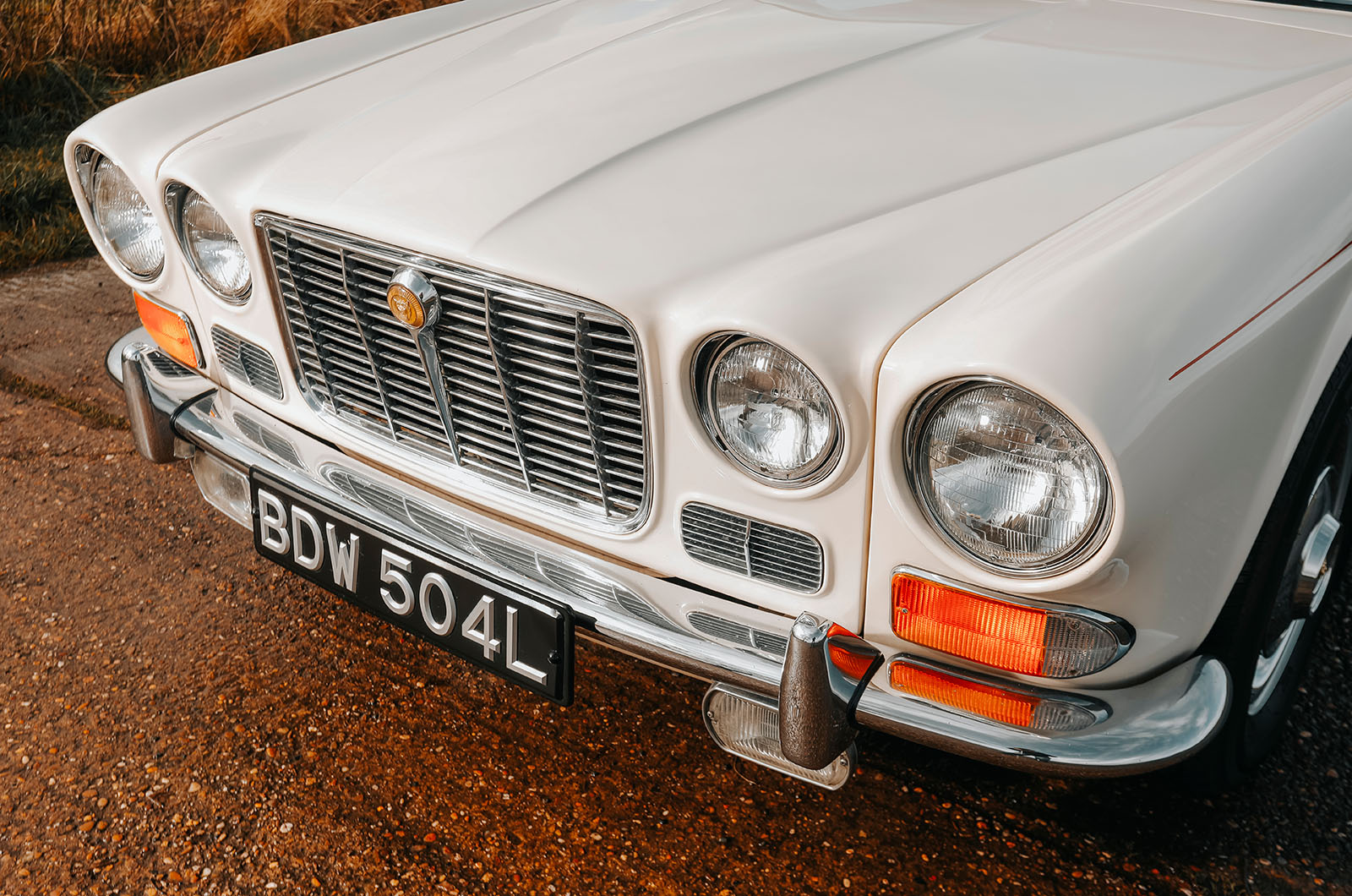 Classic & Sports Car – Jaguar XJ6 2.8 vs Rover 3.5 Litre Coupé: changing of the guard