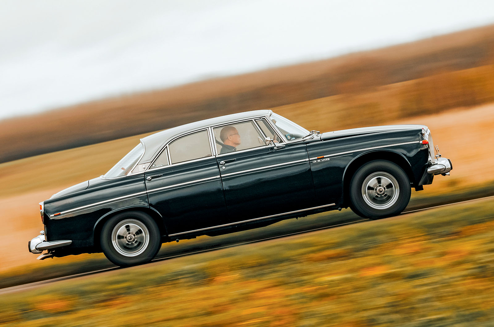 Classic & Sports Car – Jaguar XJ6 2.8 vs Rover 3.5 Litre Coupé: changing of the guard