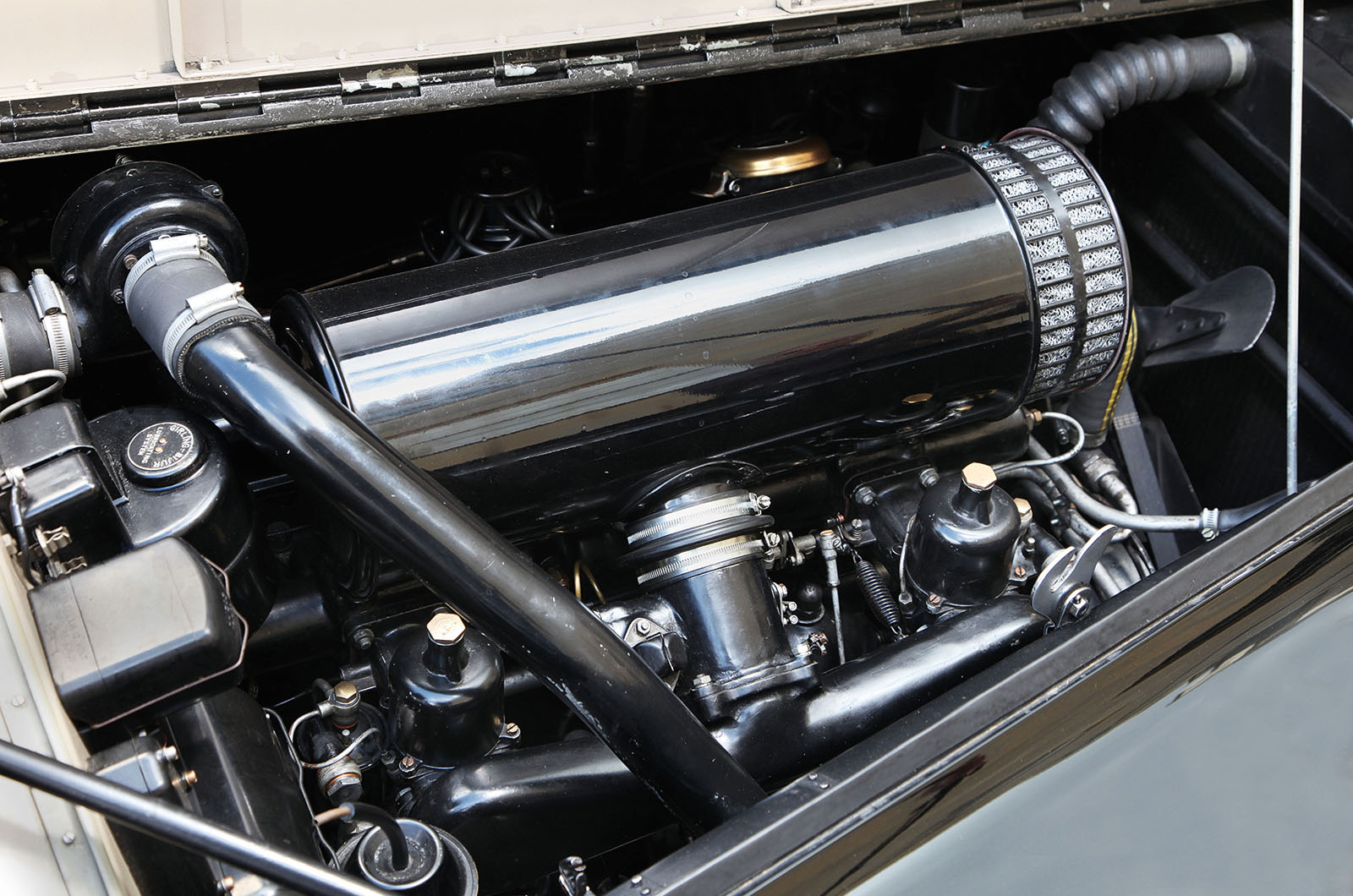 Classic & Sports Car – Bentley Continentals: style, speed and luxury