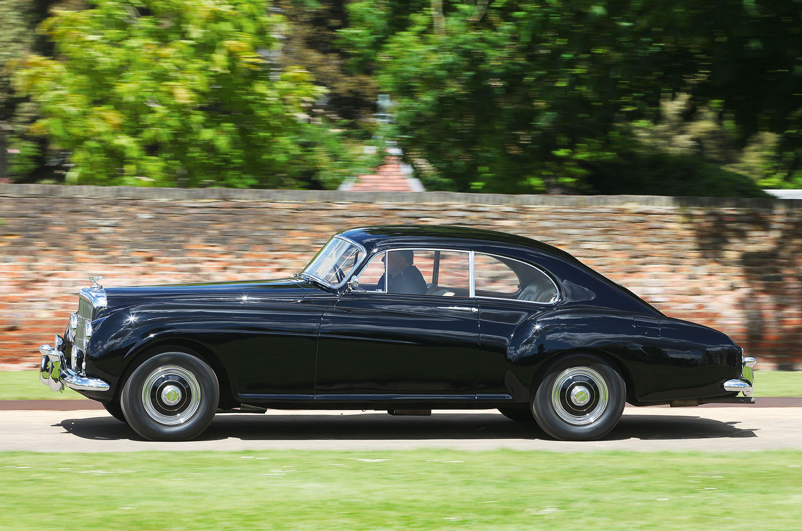 Classic & Sports Car – Bentley Continentals: style, speed and luxury