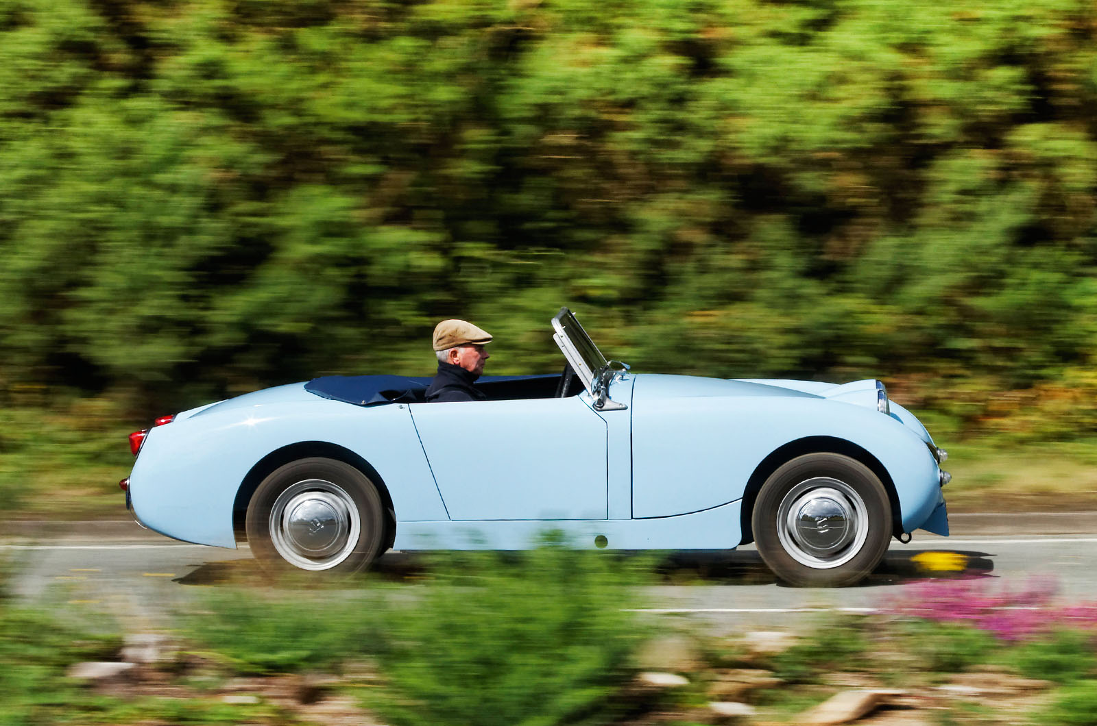 Classic & Sports Car – Austin-Healey Sprite vs Toyota Sports 800 vs Fiat 850 Sport Spider: the little league