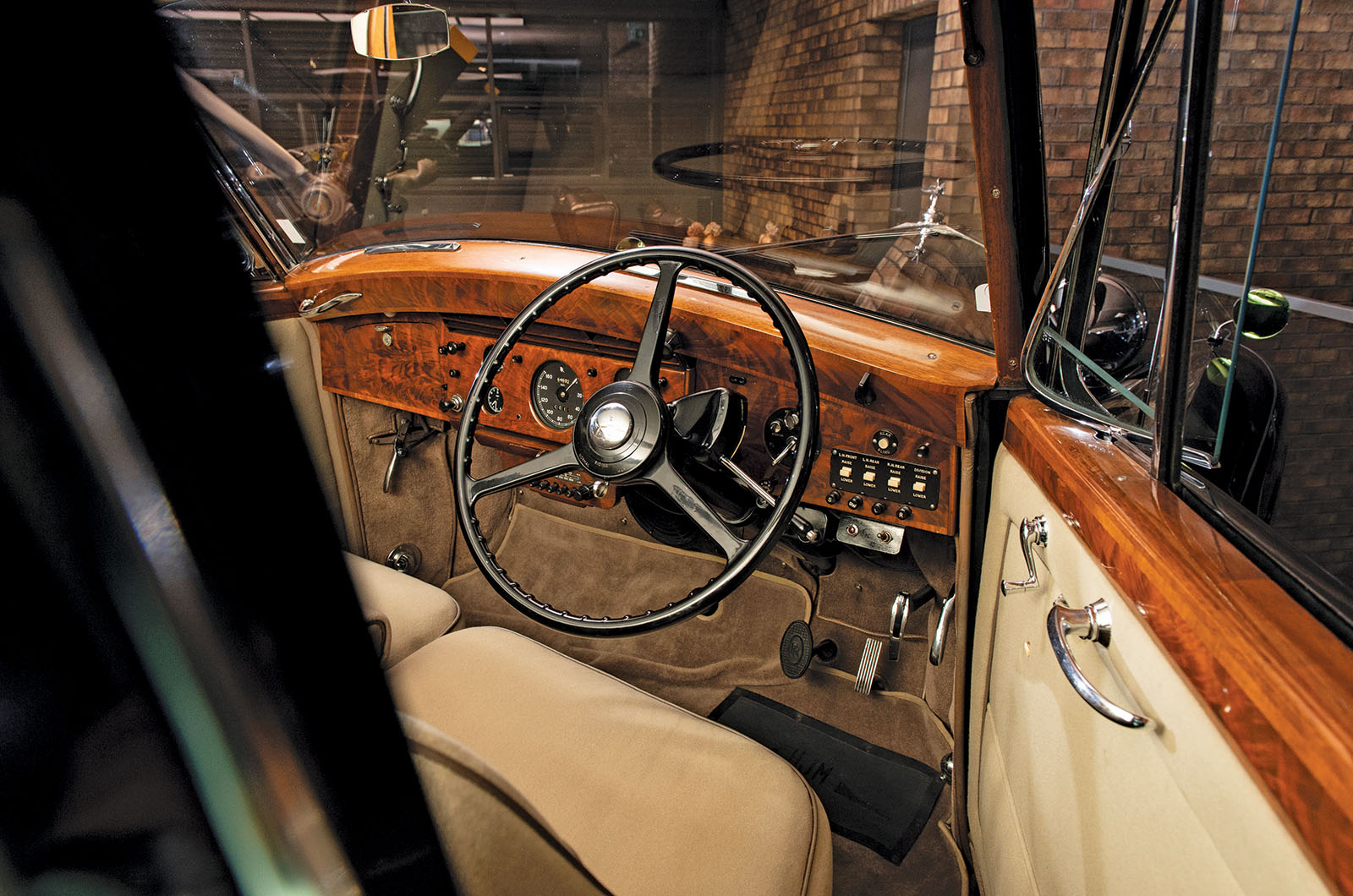 Classic & Sports Car – Rolls-Royce Phantom: 100 years at the top