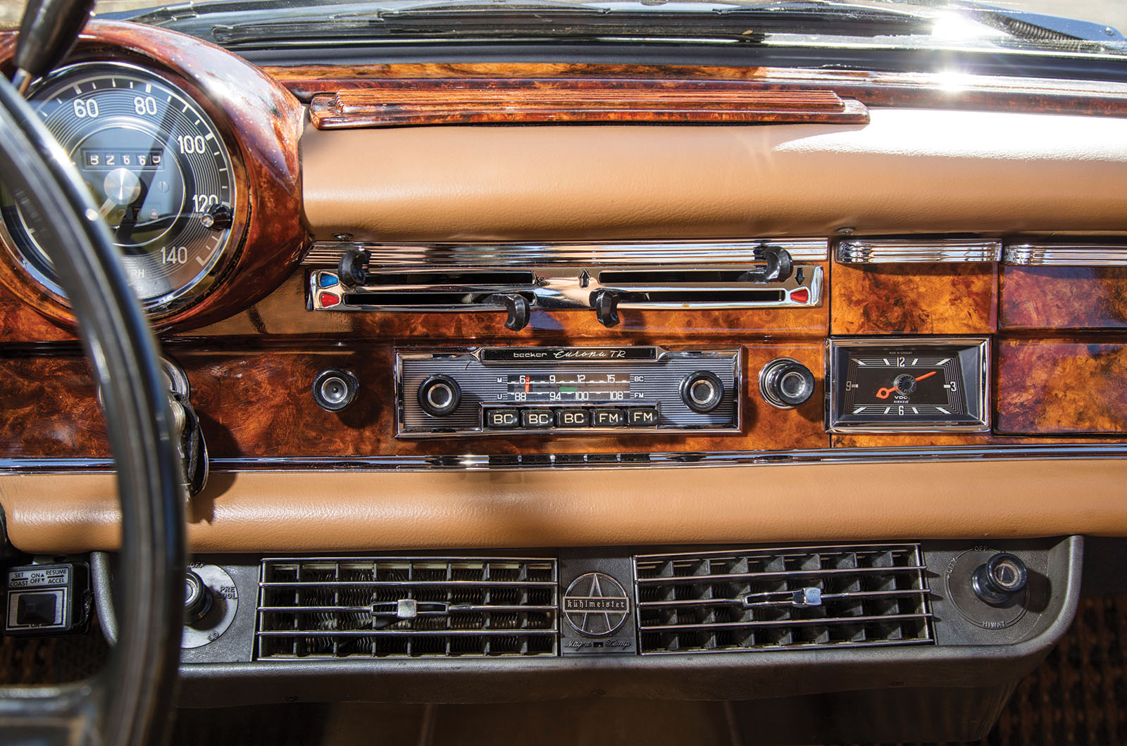 Classic & Sports Car – Buick Riviera vs Mercedes-Benz 250SE Coupé: cut to shape