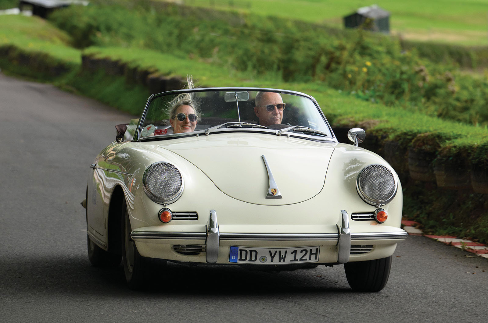 Classic & Sports Car – Concours classics in Wales: glamour on the go