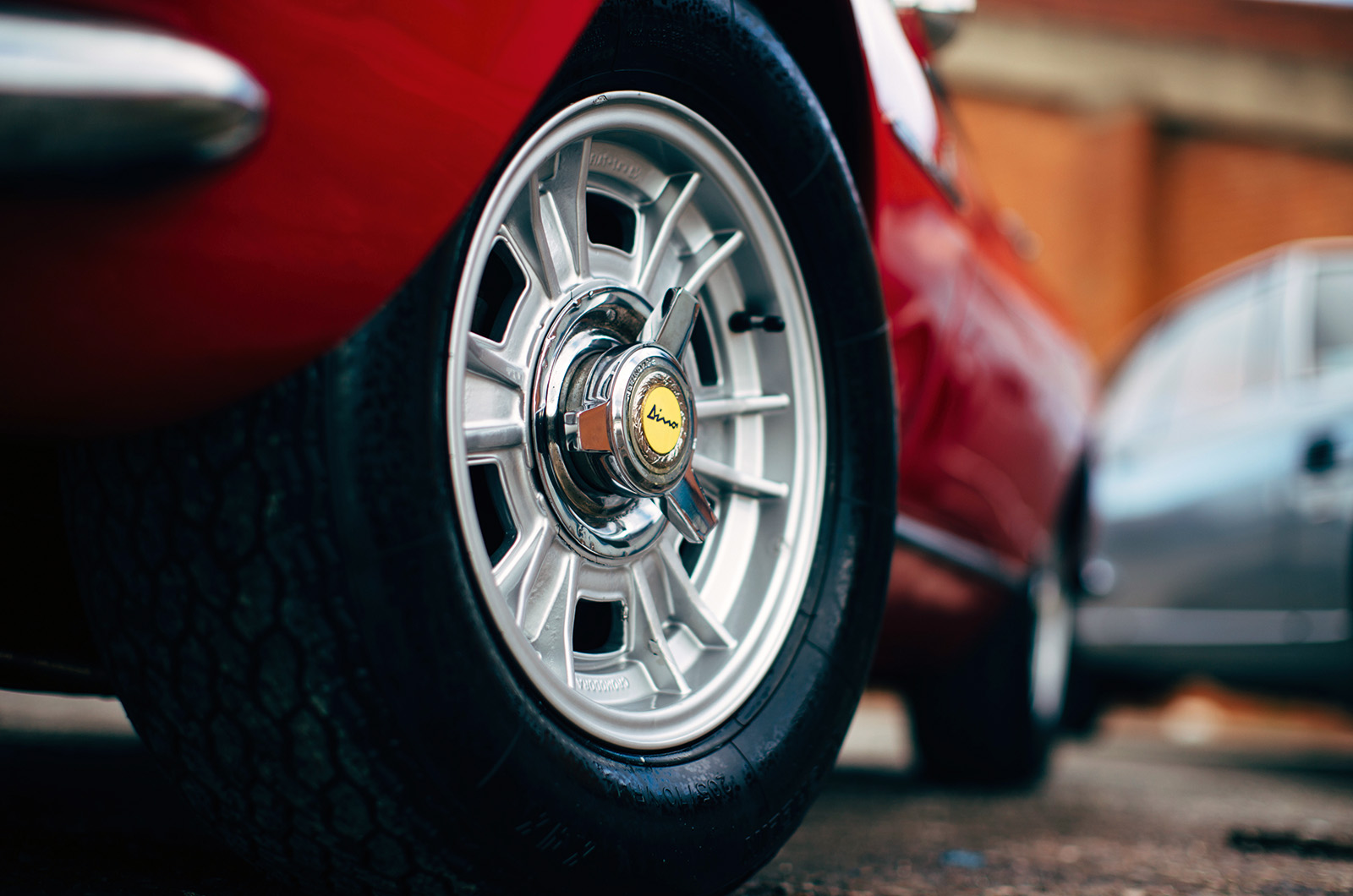 Classic & Sports Car – Fiat Dino Coupé and Spider: Maranello meets Turin