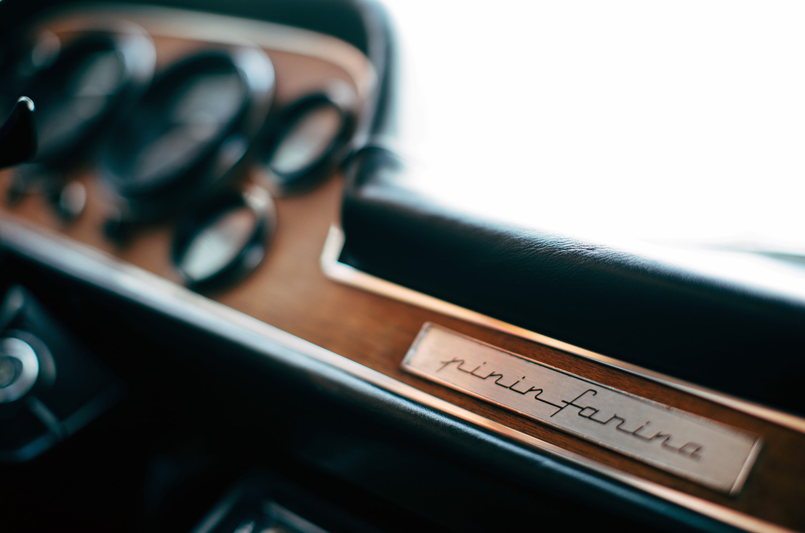 Classic & Sports Car – Fiat Dino Coupé and Spider: Maranello meets Turin