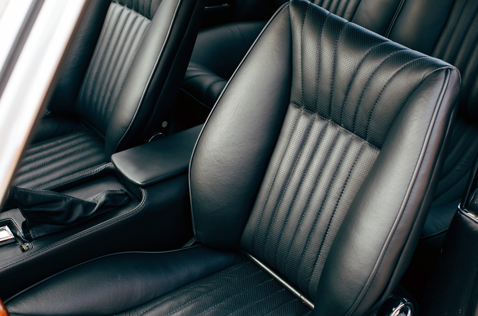 Classic & Sports Car – Fiat Dino Coupé and Spider: Maranello meets Turin