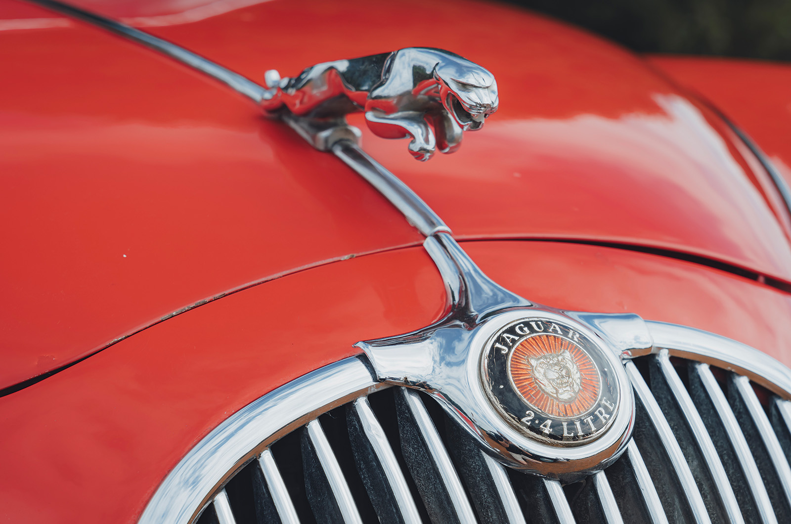 Classic & Sports Car – Jaguar 2.4 vs Citroën ID19: a stroke of genius