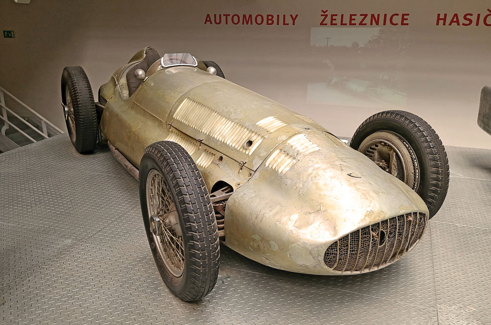Classic & Sports Car – Classic shrine: National Technical Museum
