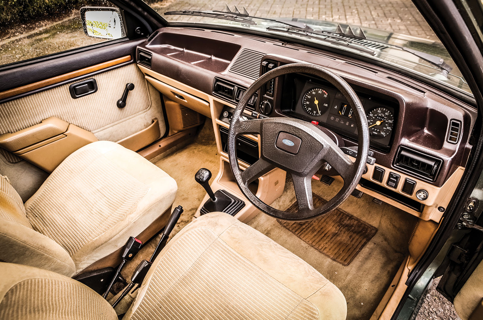 Classic & Sports Car – Austin Maestro Vanden Plas vs Ford Escort Ghia: blue-collar heroes