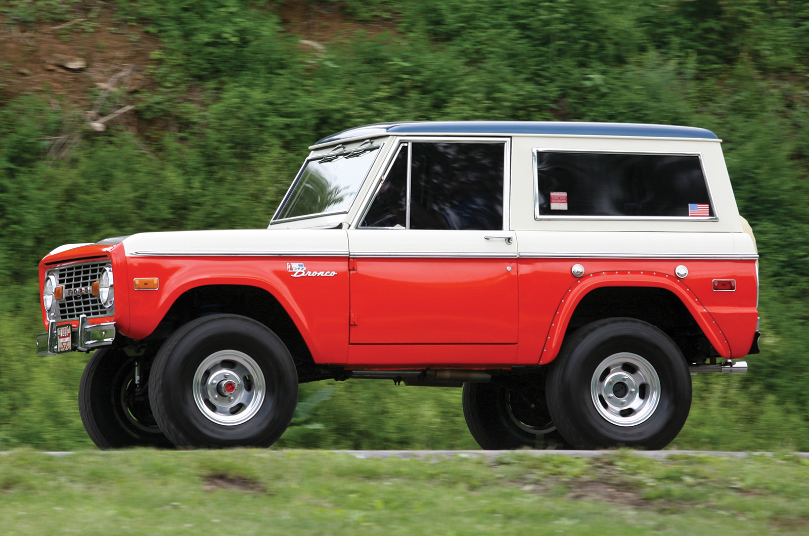 Classic & Sports Car – Ford Bronco family: wild horses