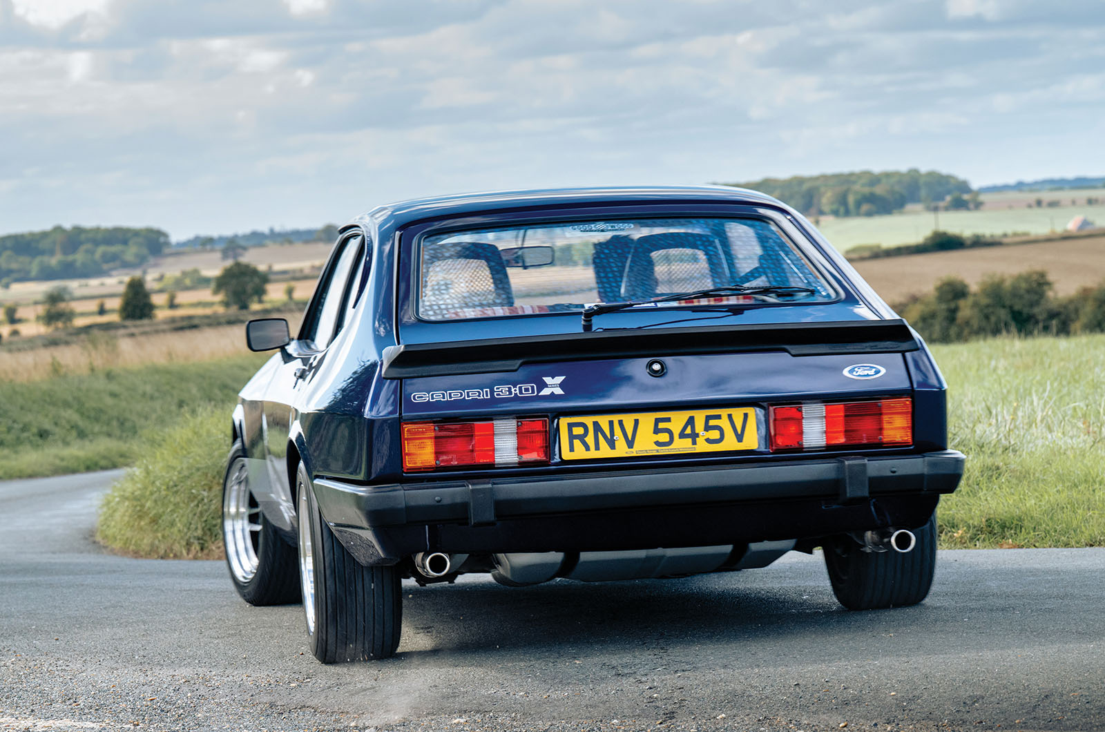 Classic & Sports Car – Aston Martin V8 Vantage X-Pack and Ford Capri 3.0S X-Pack: David vs Goliath
