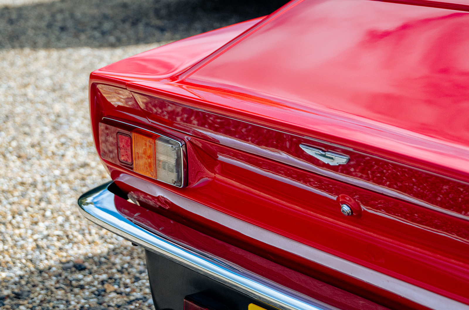 Classic & Sports Car – Aston Martin V8 Vantage X-Pack and Ford Capri 3.0S X-Pack: David vs Goliath