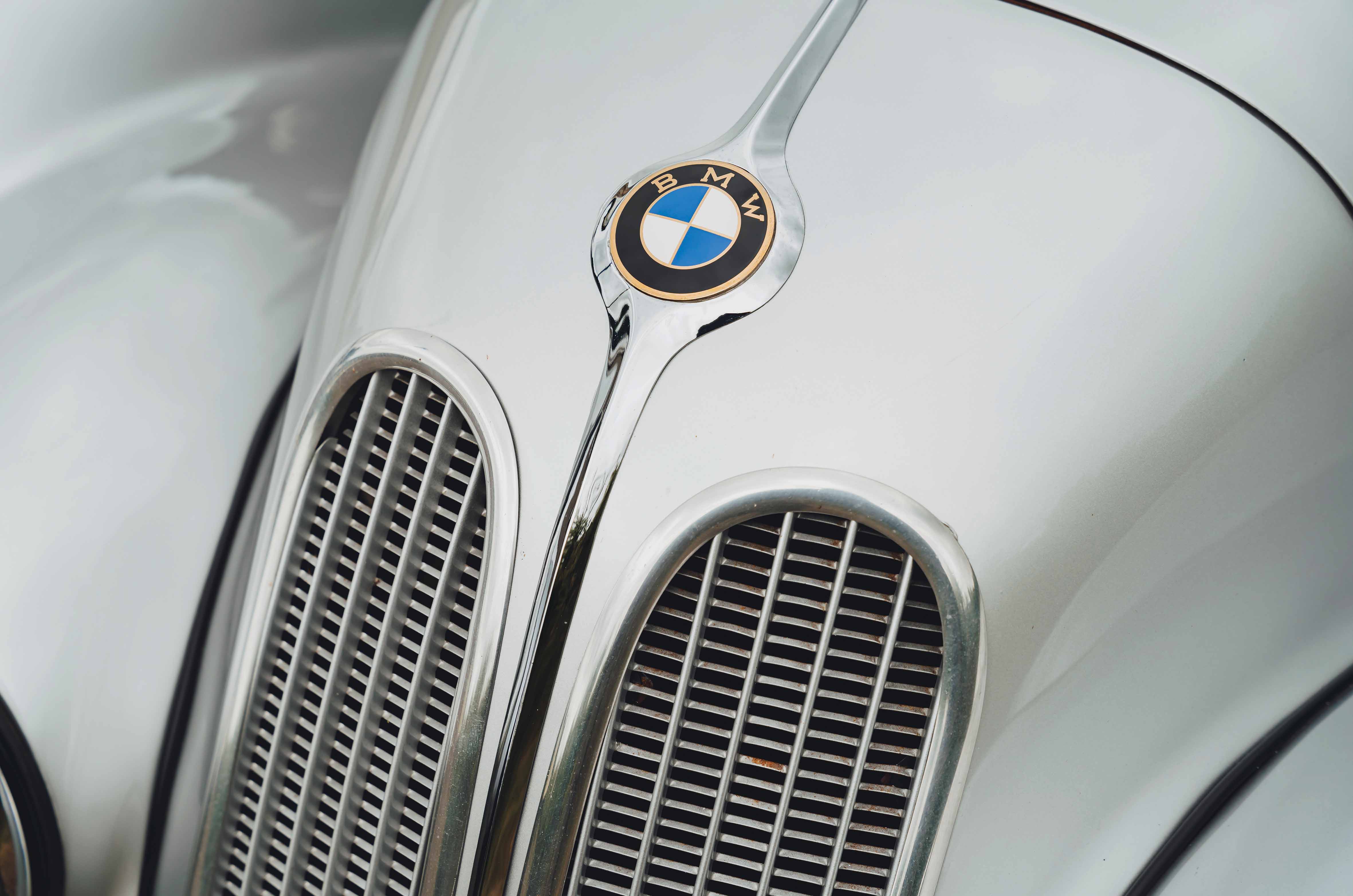 Classic & Sports Car – BMW 328 vs SS Jaguar 100: great expectations