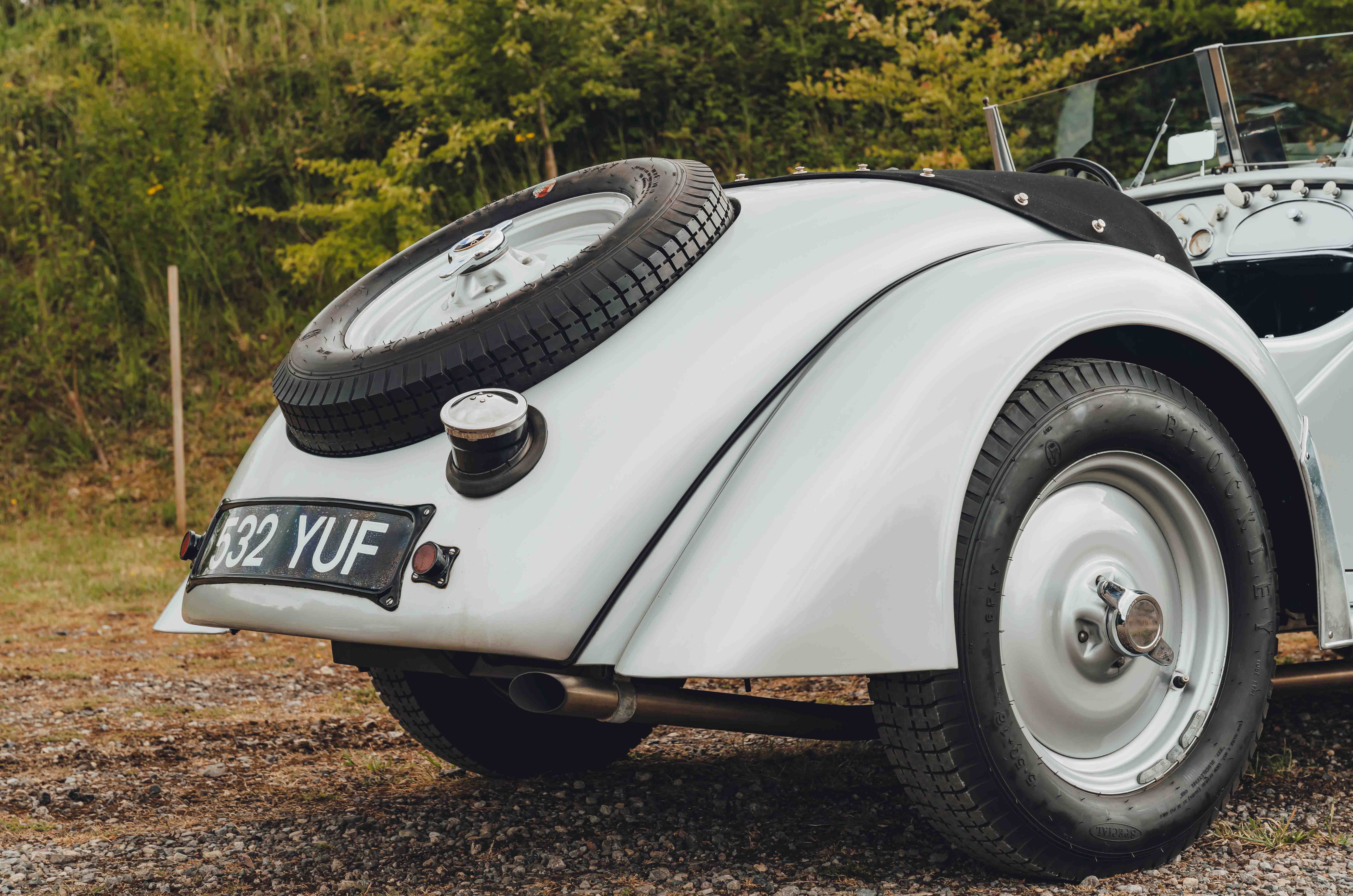 Classic & Sports Car – BMW 328 vs SS Jaguar 100: great expectations