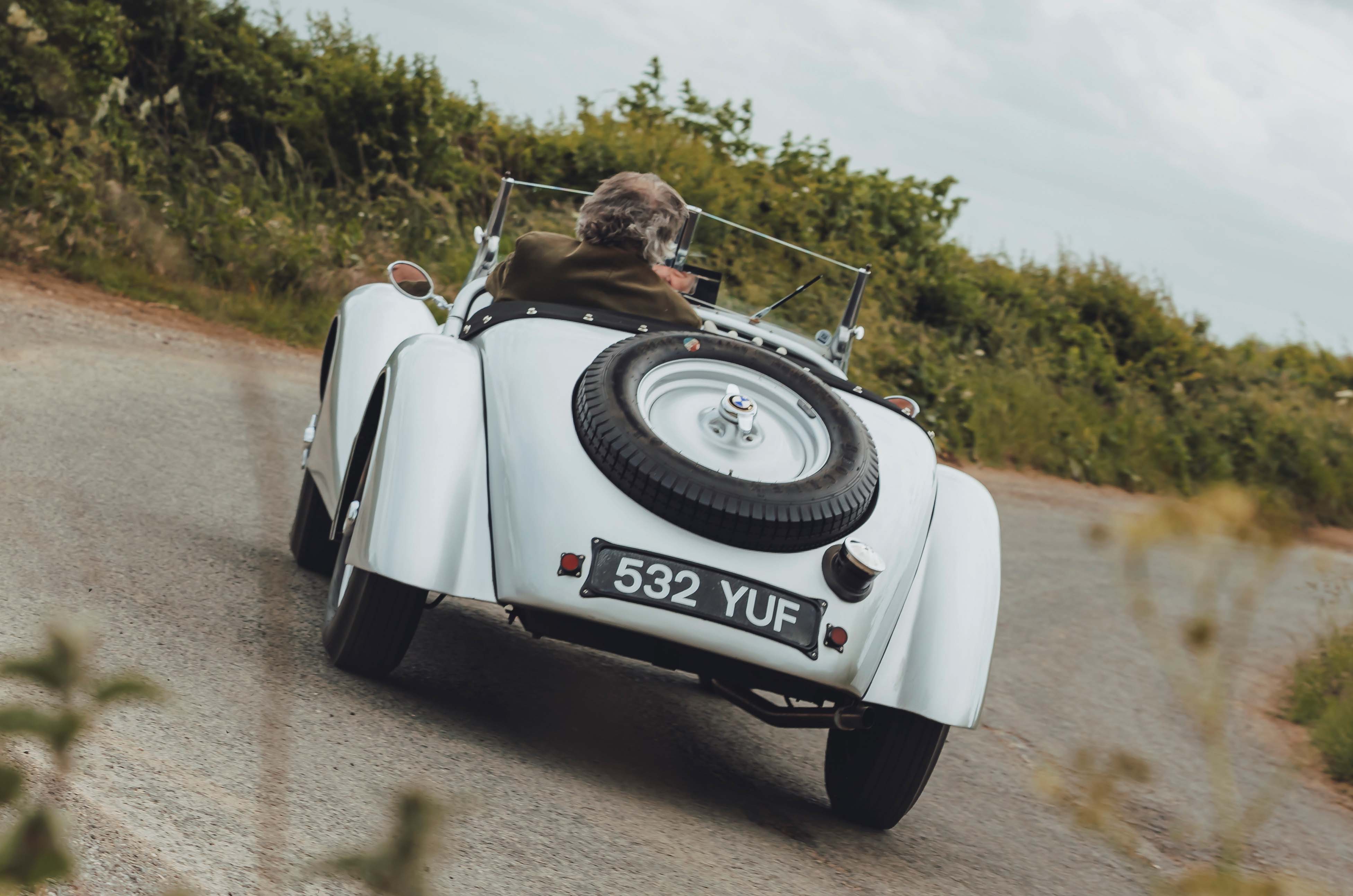 Classic & Sports Car – BMW 328 vs SS Jaguar 100: great expectations