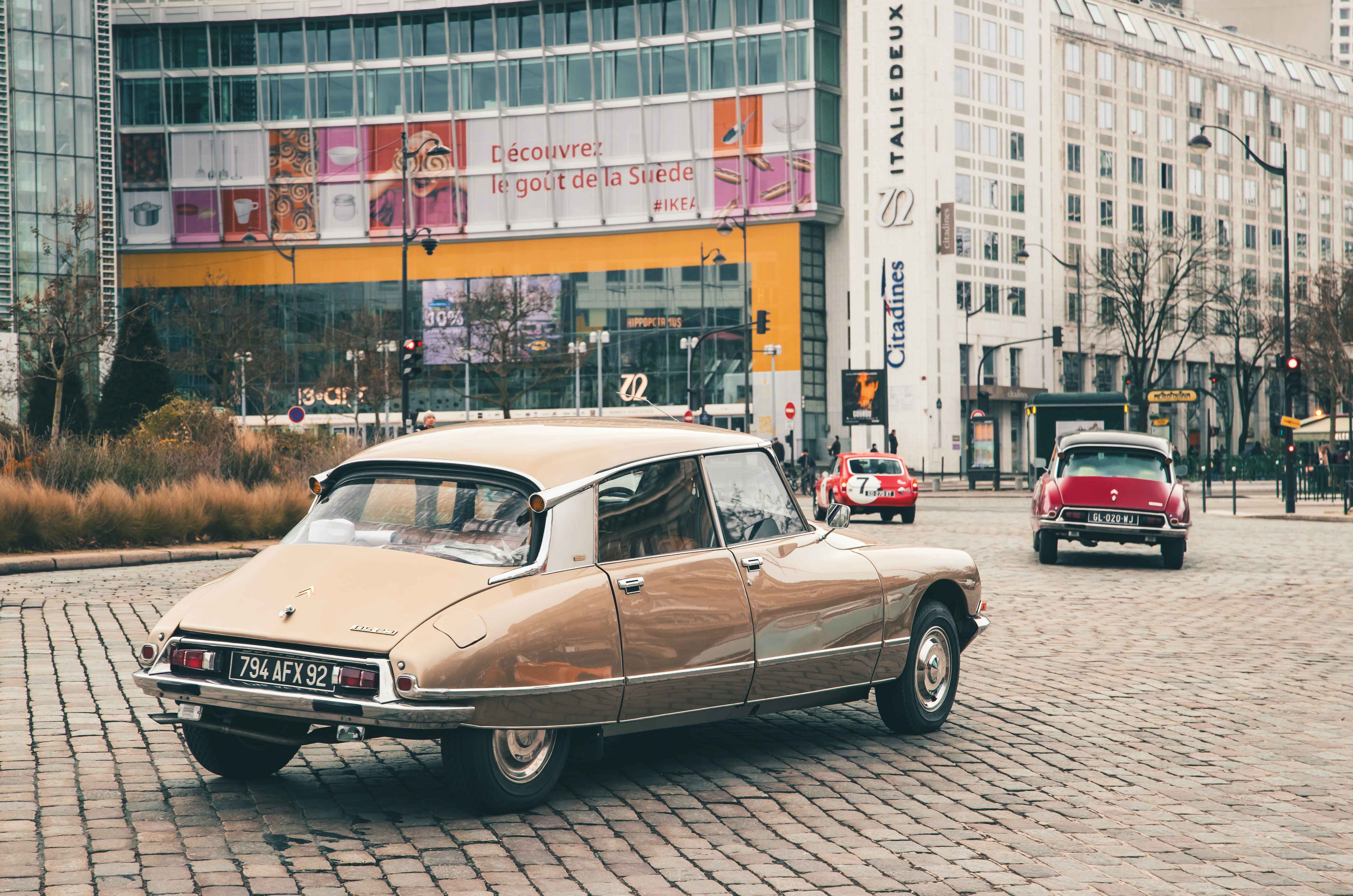 Classic & Sports Car – Classic cars in Paris: a dawn raid across the French capital