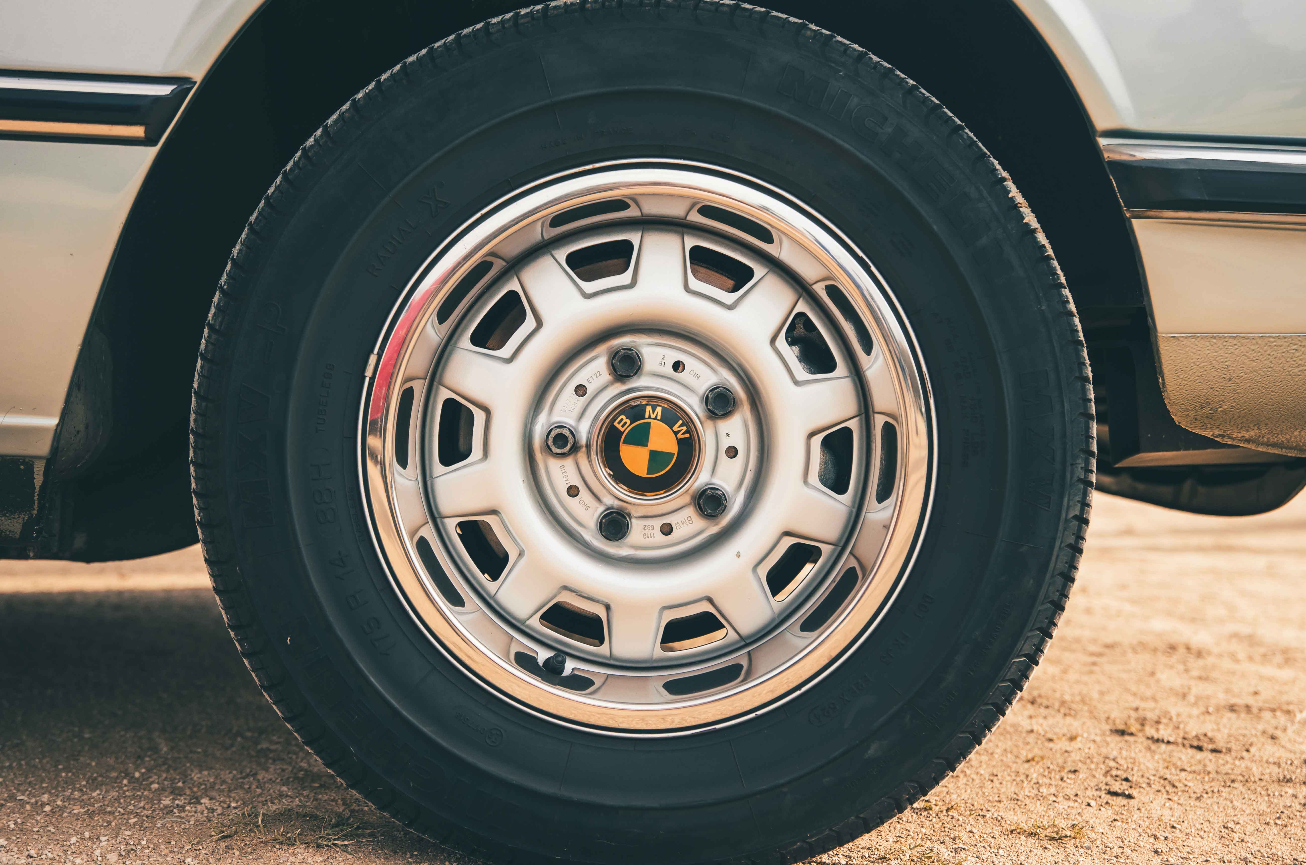 Classic & Sports Car – Classic cars in Paris: a dawn raid across the French capital