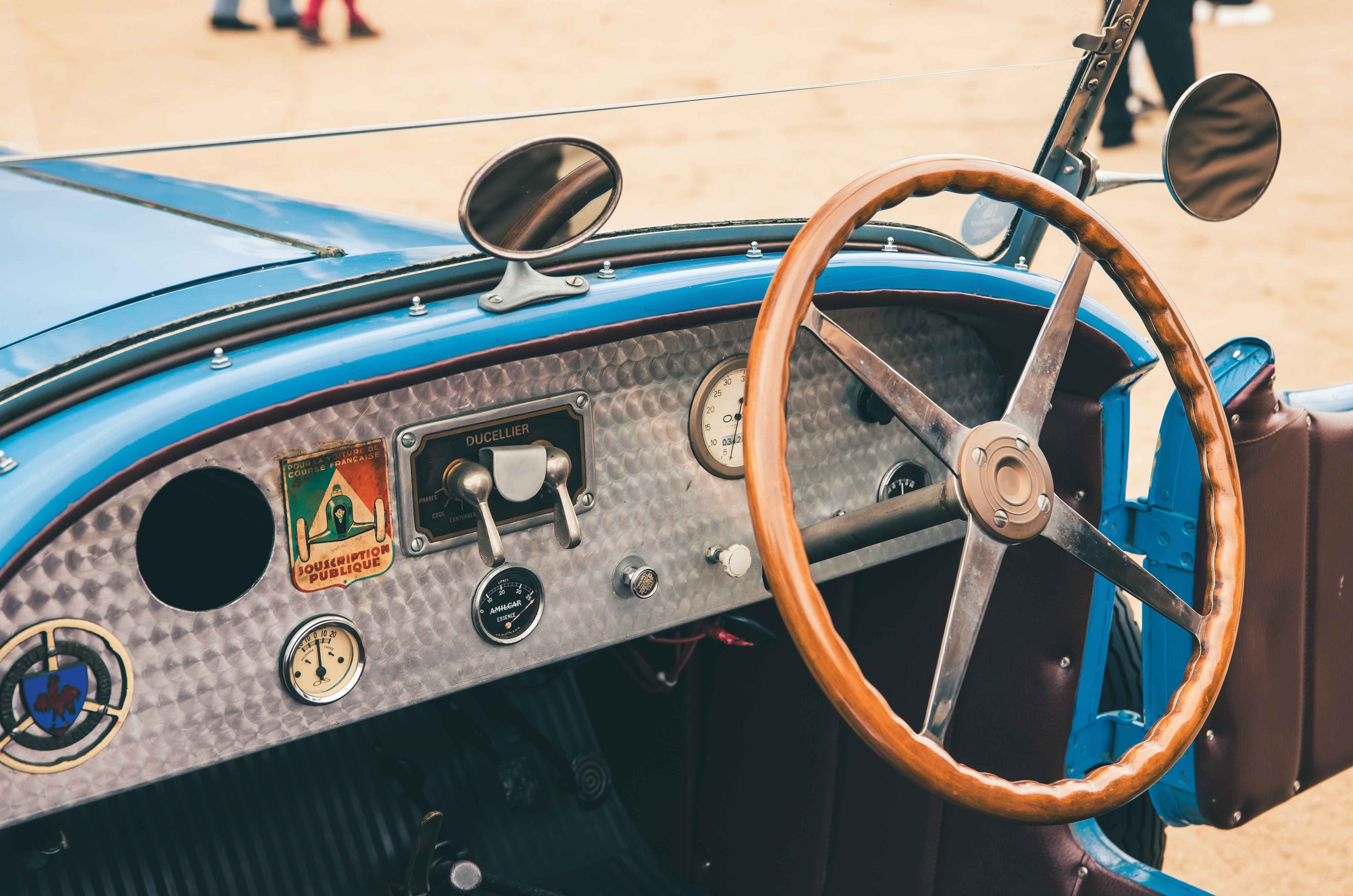 Classic & Sports Car – Classic cars in Paris: a dawn raid across the French capital