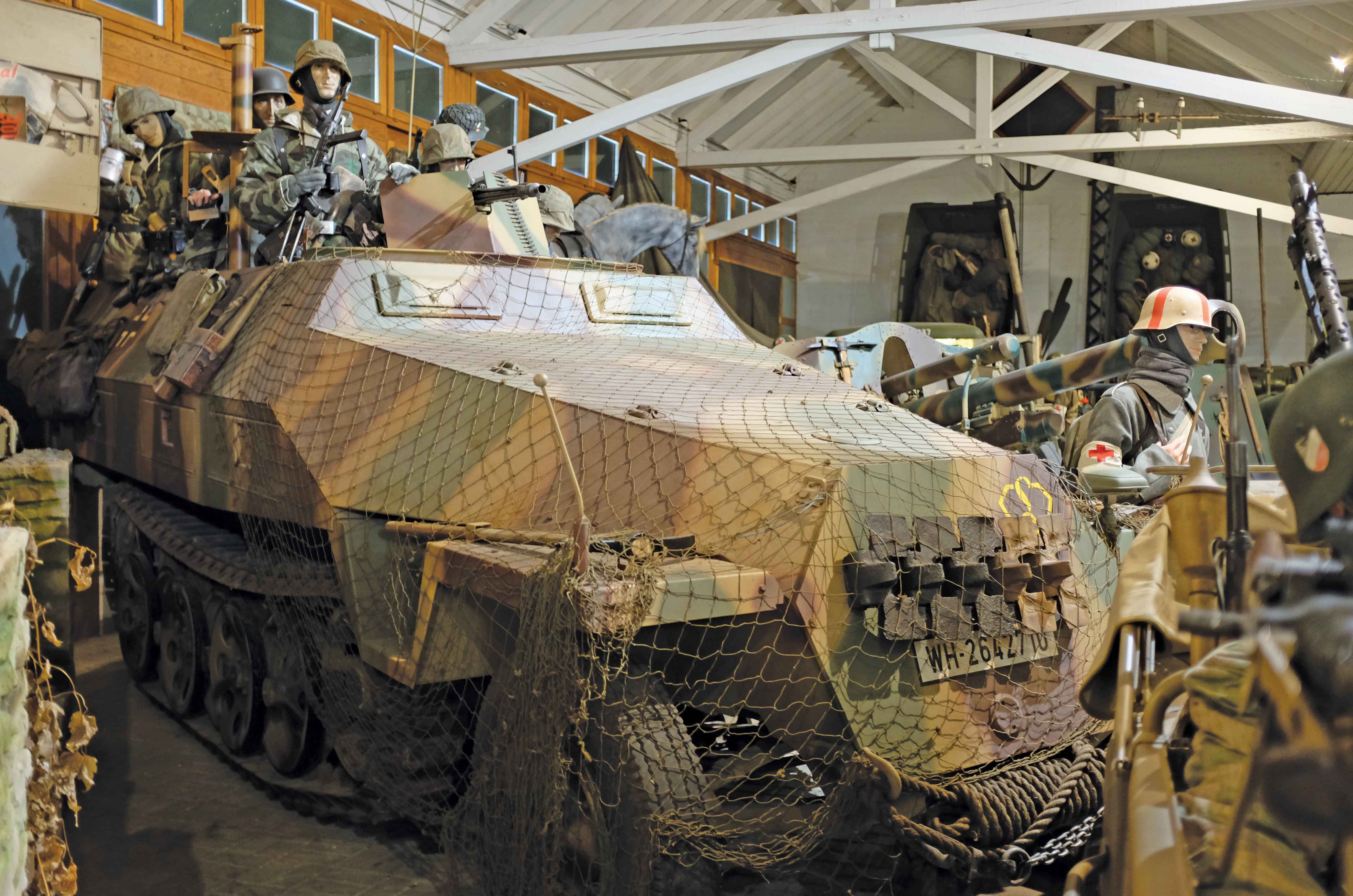 Classic & Sports Car – Classic shrine: Musée National d’Histoire Militaire