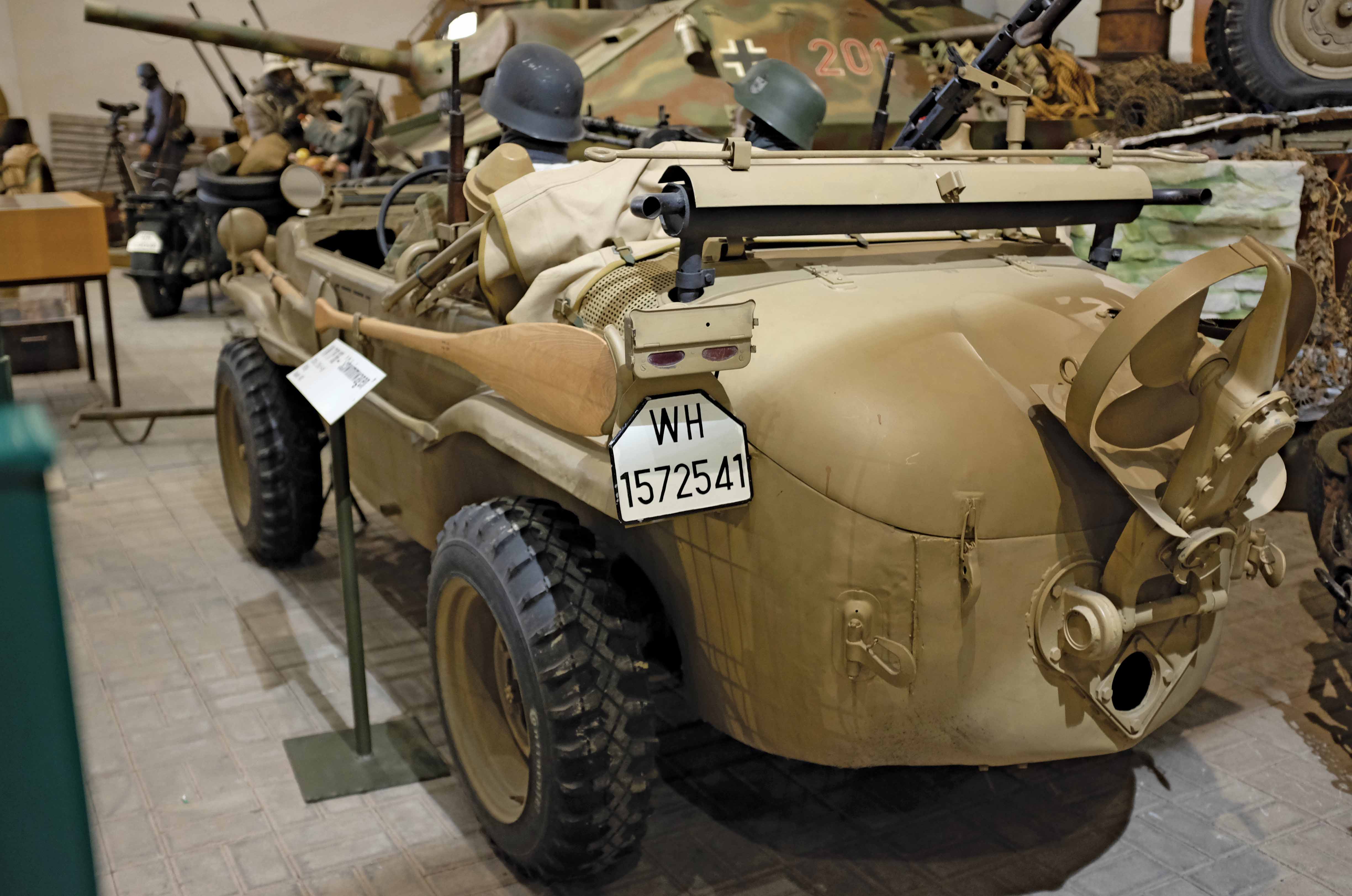 Classic & Sports Car – Classic shrine: Musée National d’Histoire Militaire