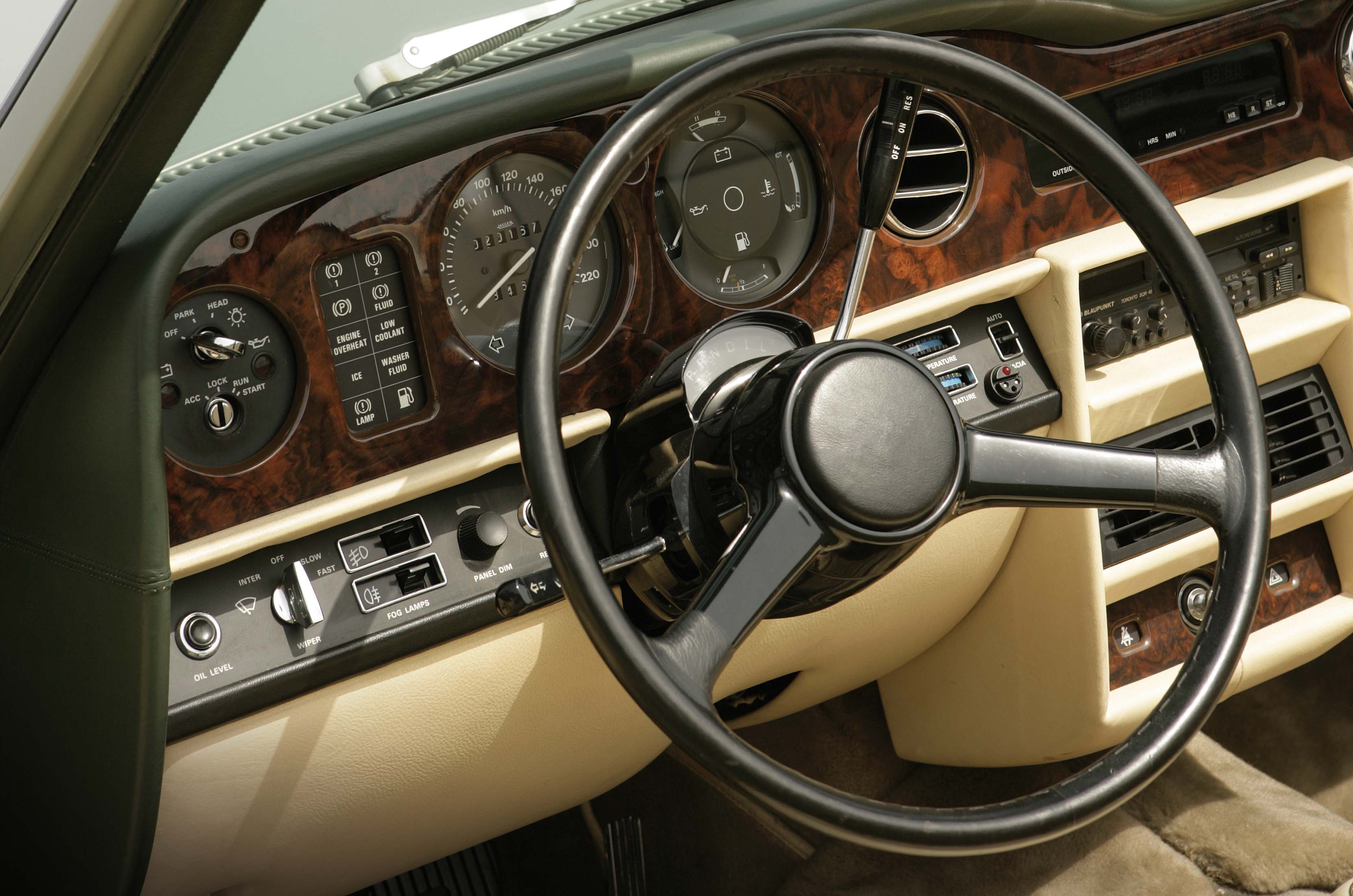 Classic & Sports Car – Rolls-Royce Corniche: the Riviera touch