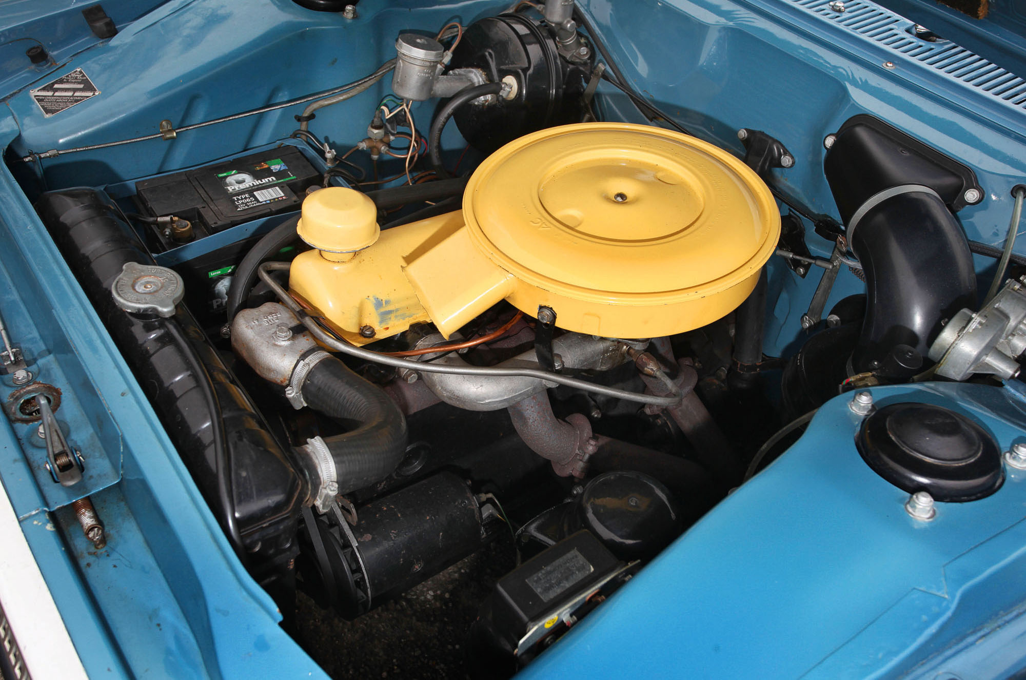 Classic & Sports Car – Jaguar Mk2 2.4 vs Ford Zodiac MkIII: a taste of 1960s espionage