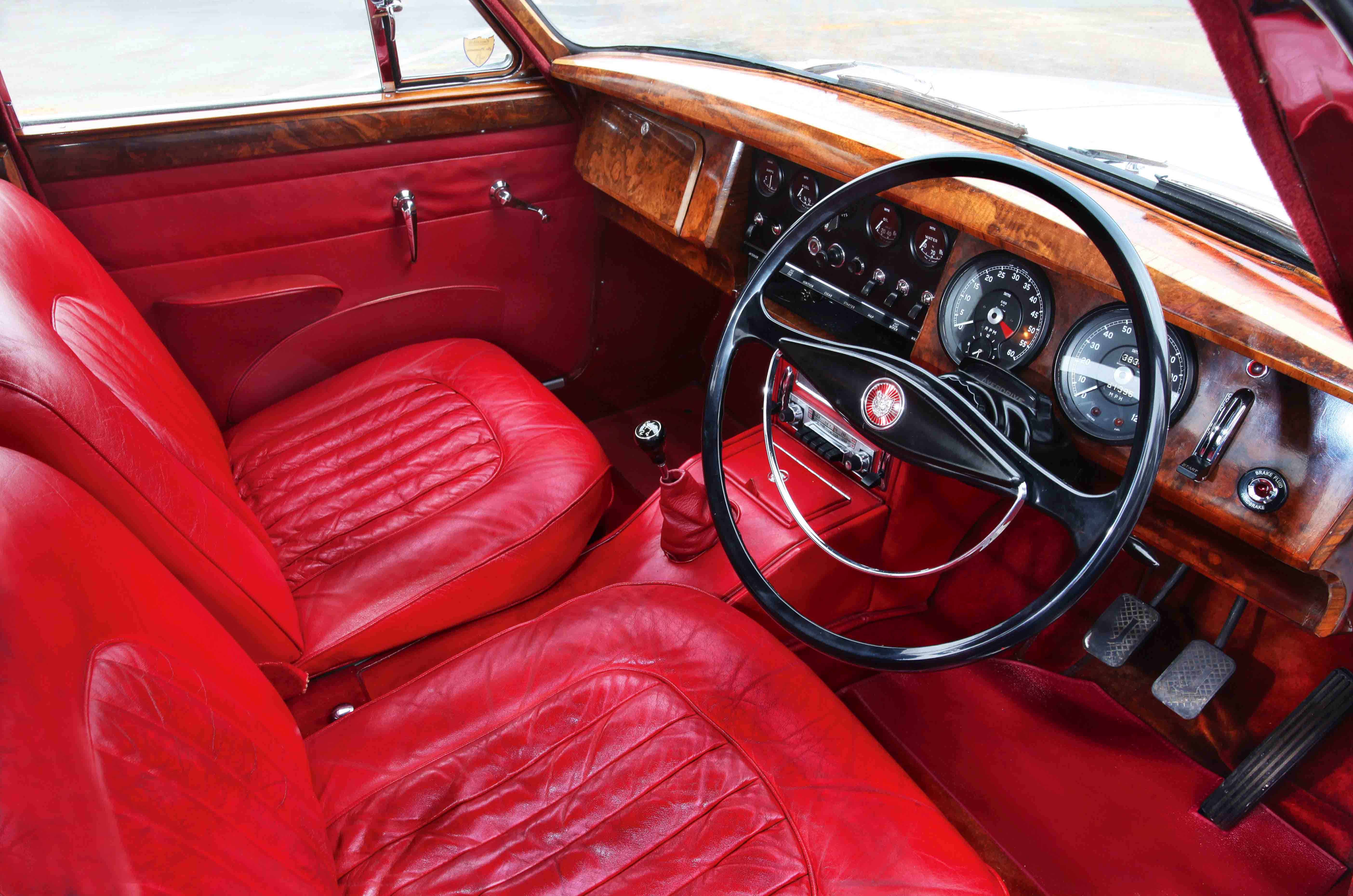 Classic & Sports Car – Jaguar Mk2 2.4 vs Ford Zodiac MkIII: a taste of 1960s espionage