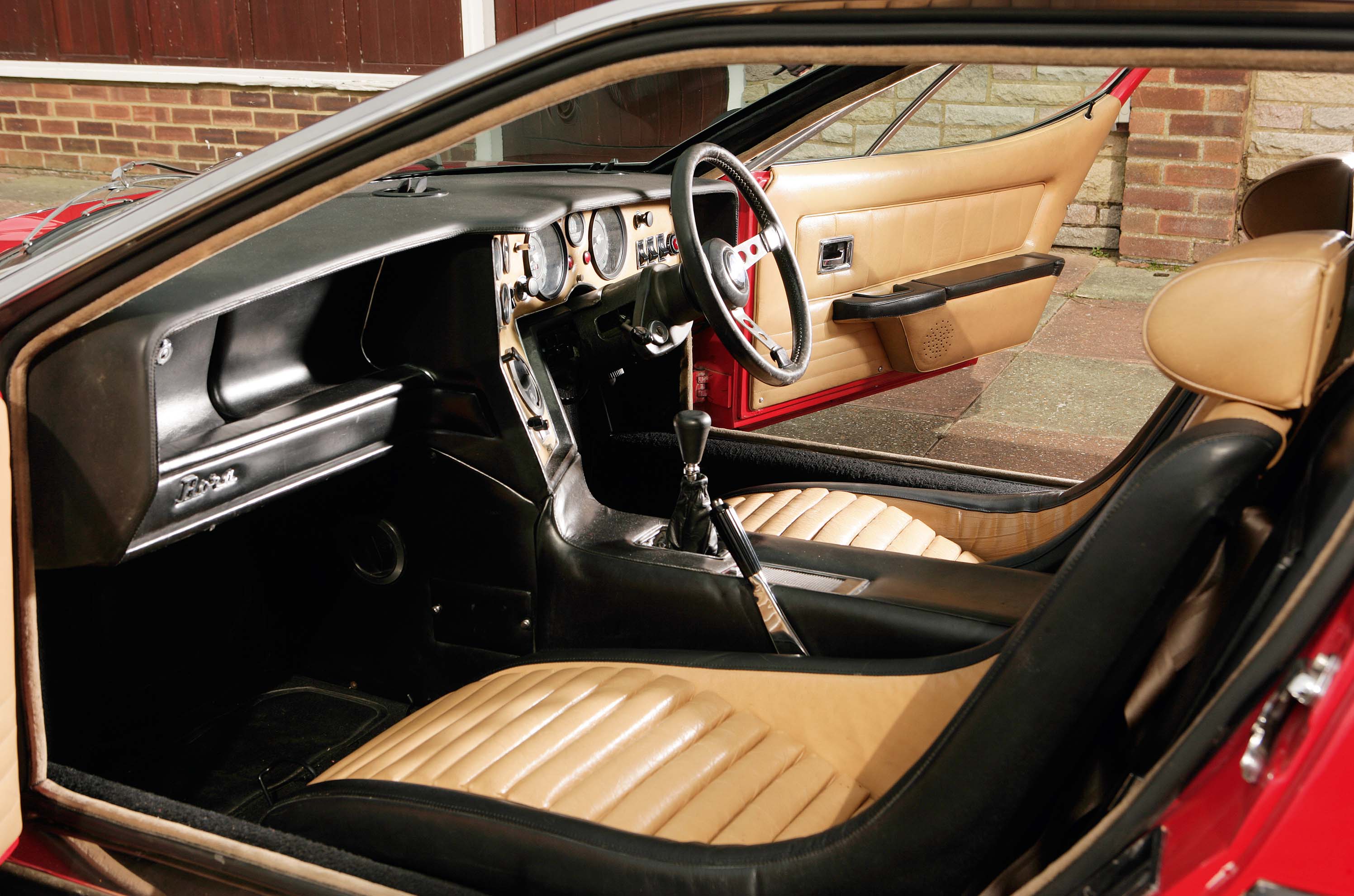 Classic & Sports Car – Maserati Bora vs De Tomaso Pantera GTS: wild at heart