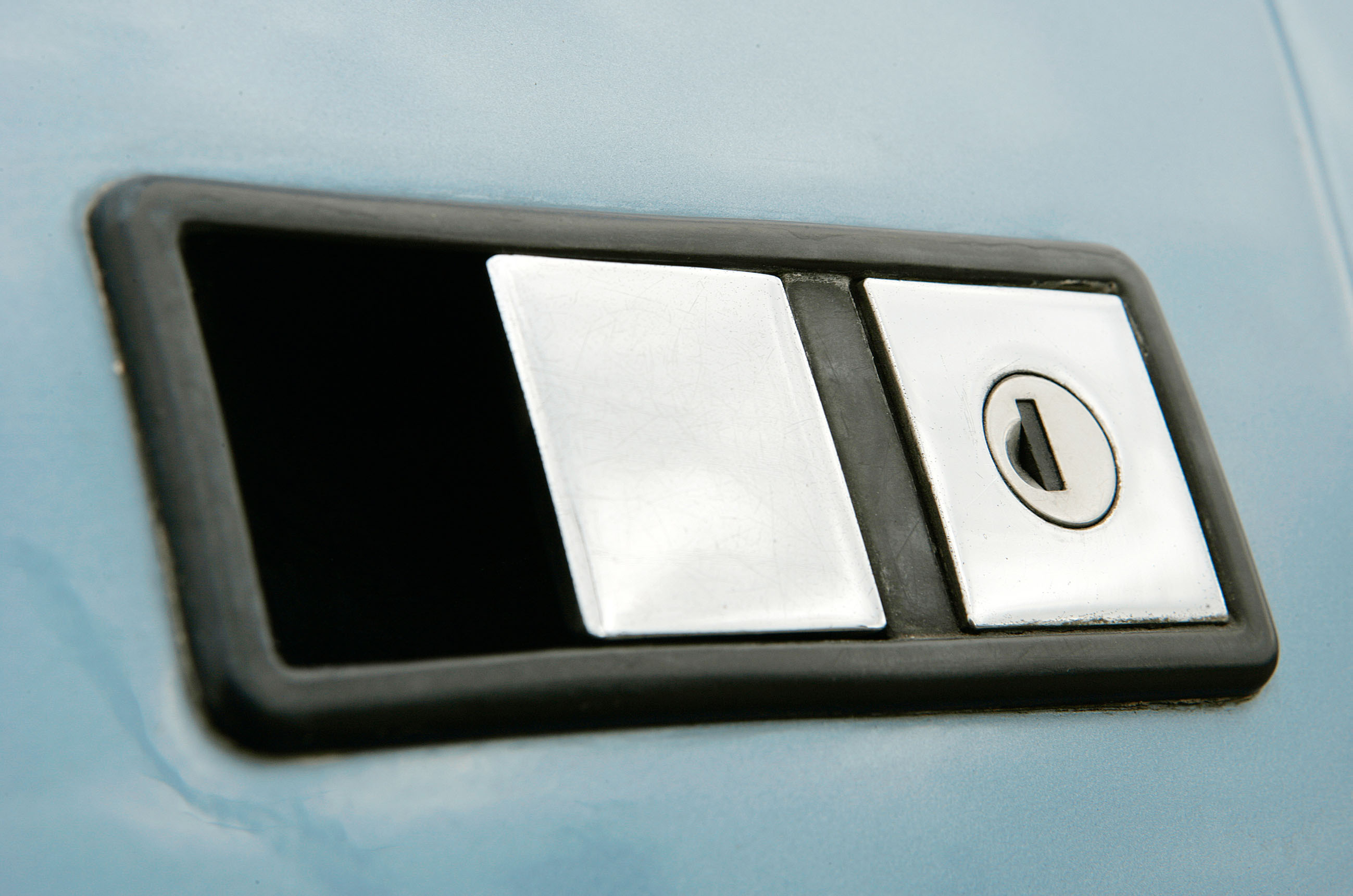 Classic & Sports Car – Maserati Bora vs De Tomaso Pantera GTS: wild at heart