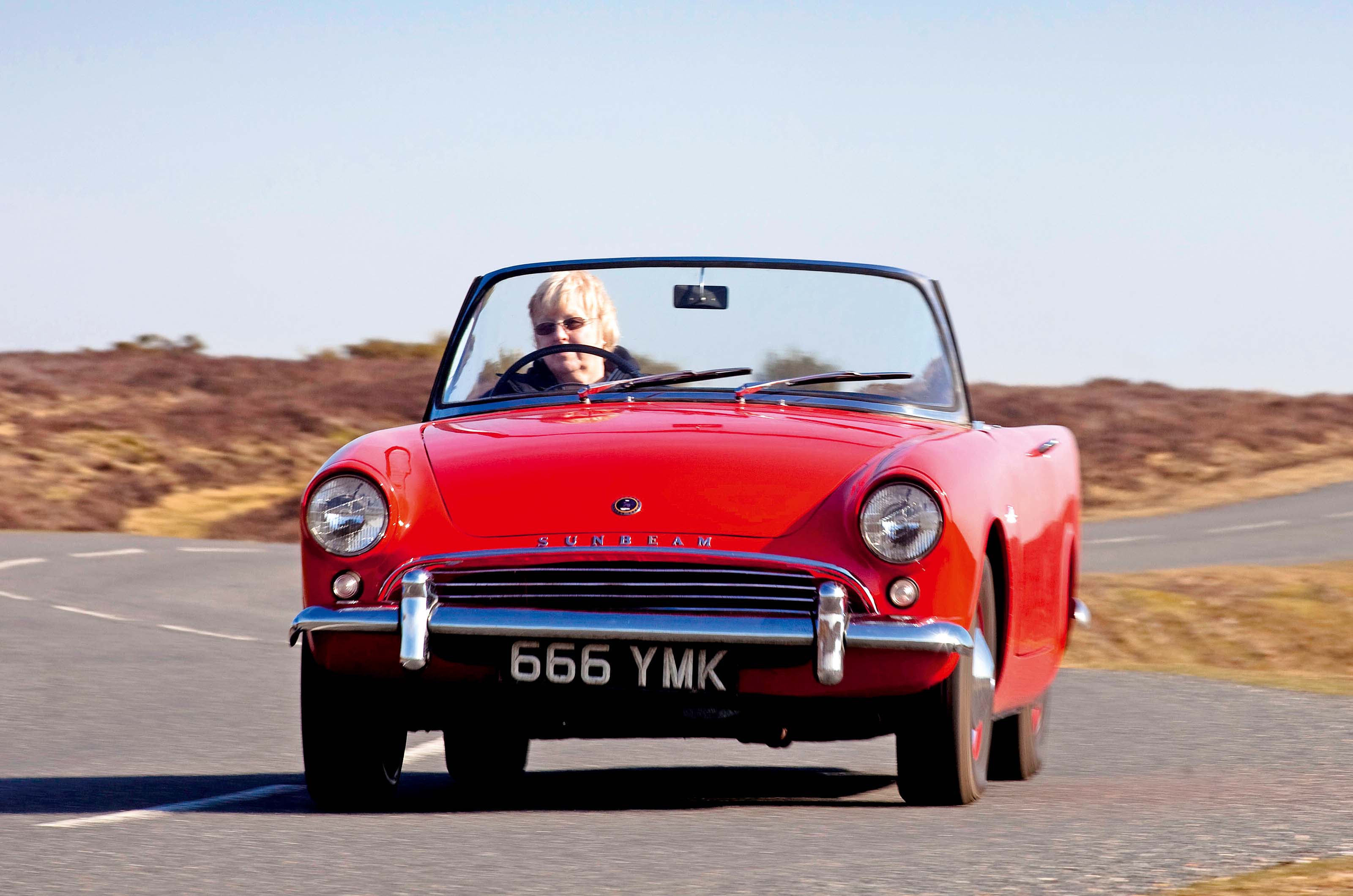 Classic & Sports Car – Sunbeam Alpine vs Renault Floride: the battle for your buck 