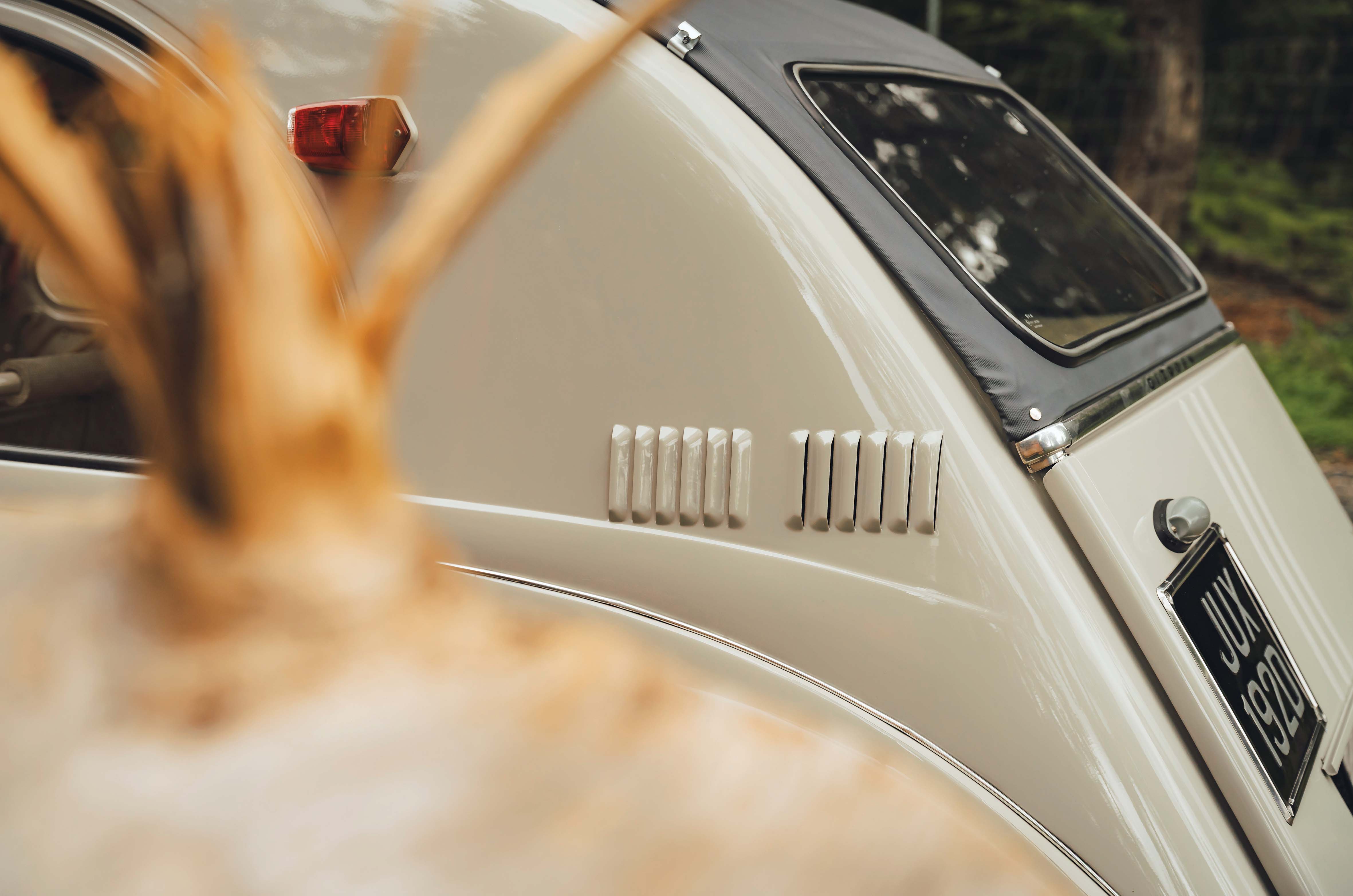 Classic & Sports Car – Citroën 2CV Sahara 4x4: mountain goat