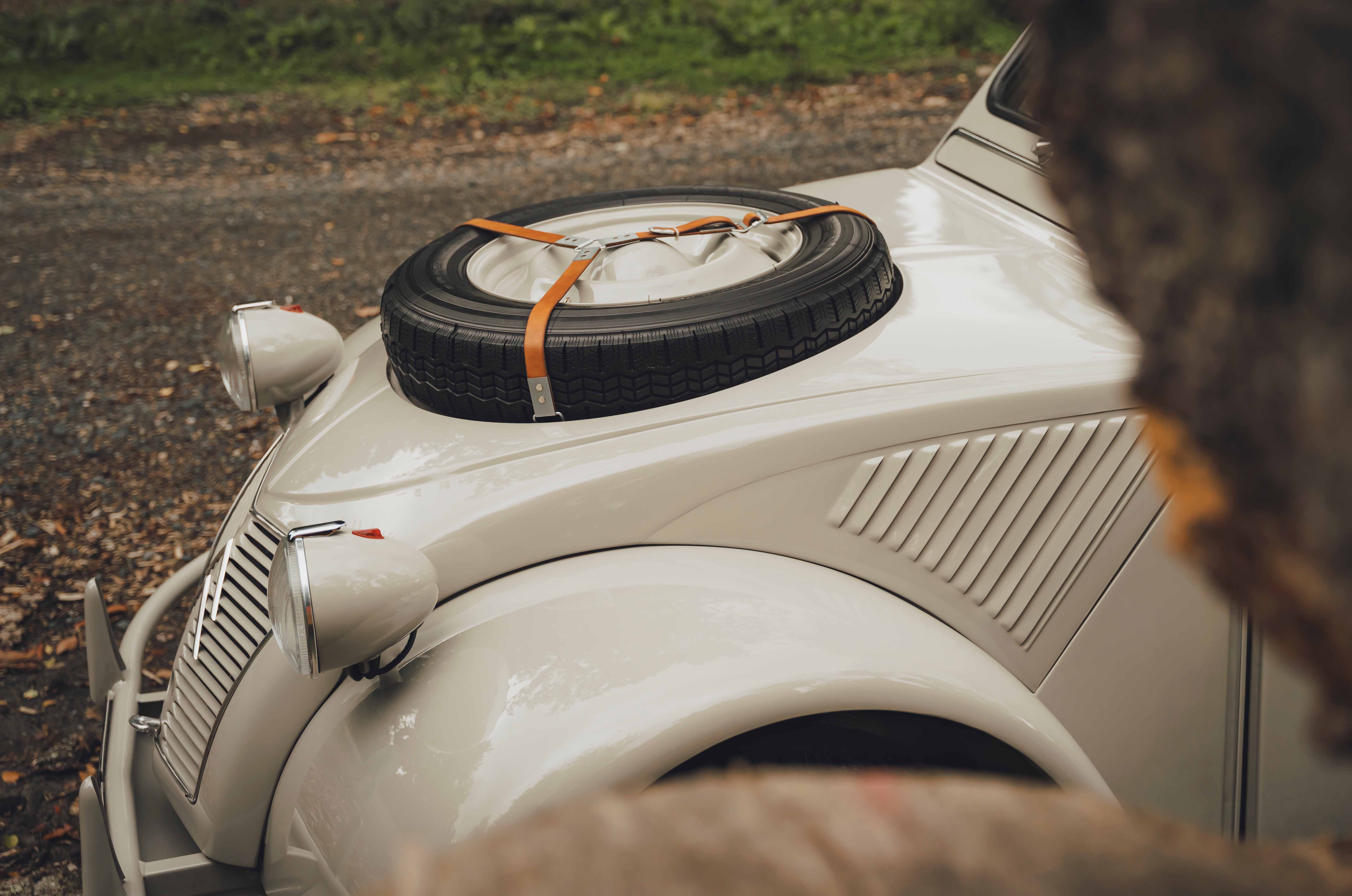 Classic & Sports Car – Citroën 2CV Sahara 4x4: mountain goat