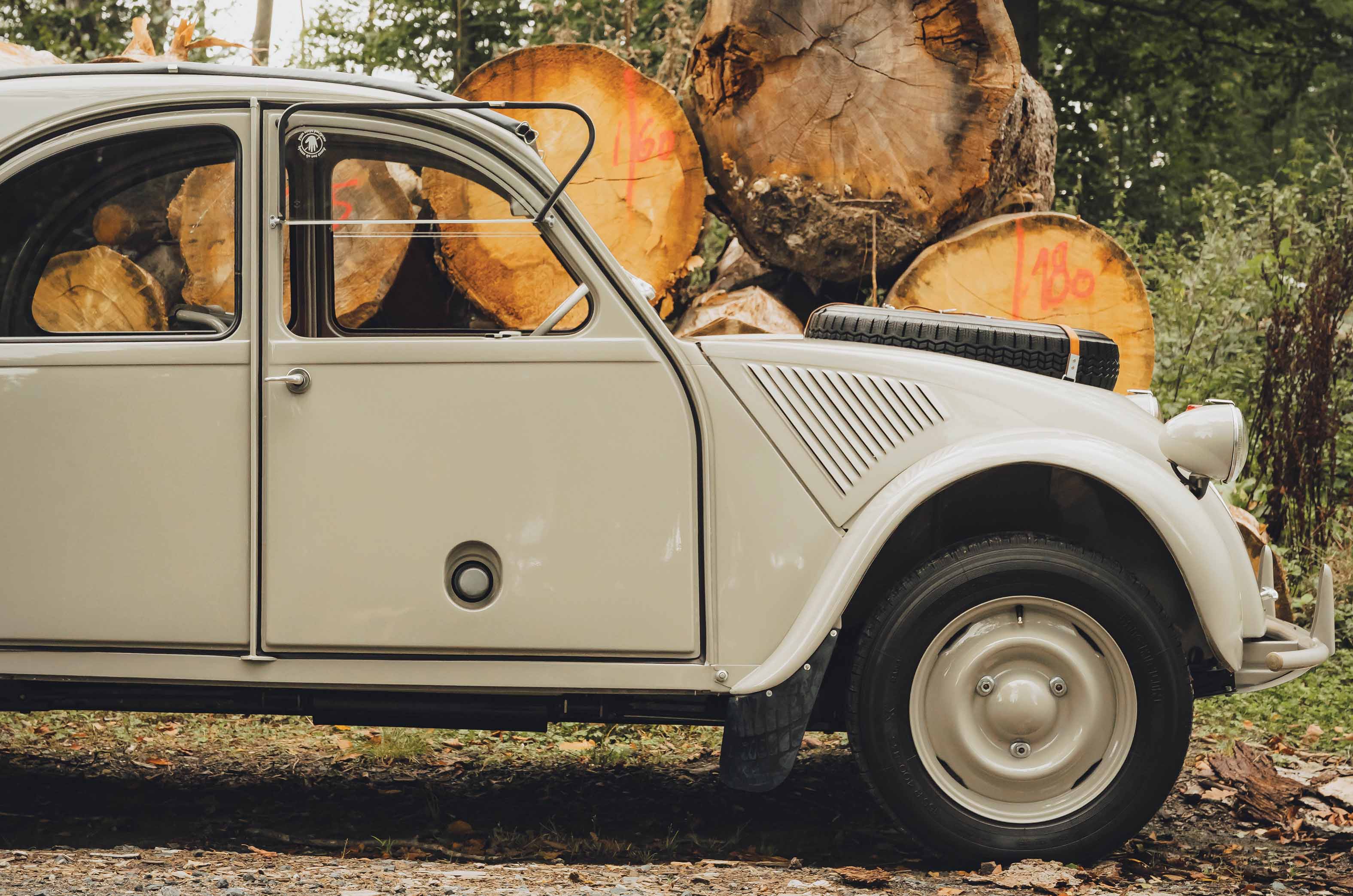 Classic & Sports Car – Citroën 2CV Sahara 4x4: mountain goat