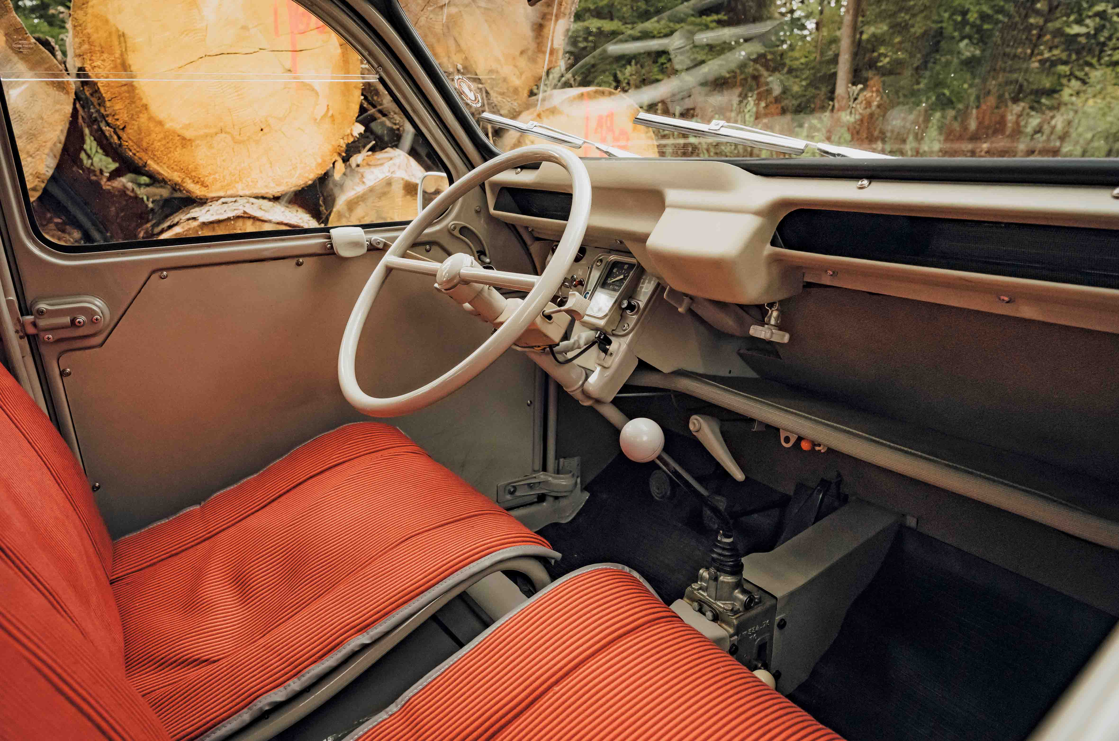 Classic & Sports Car – Citroën 2CV Sahara 4x4: mountain goat