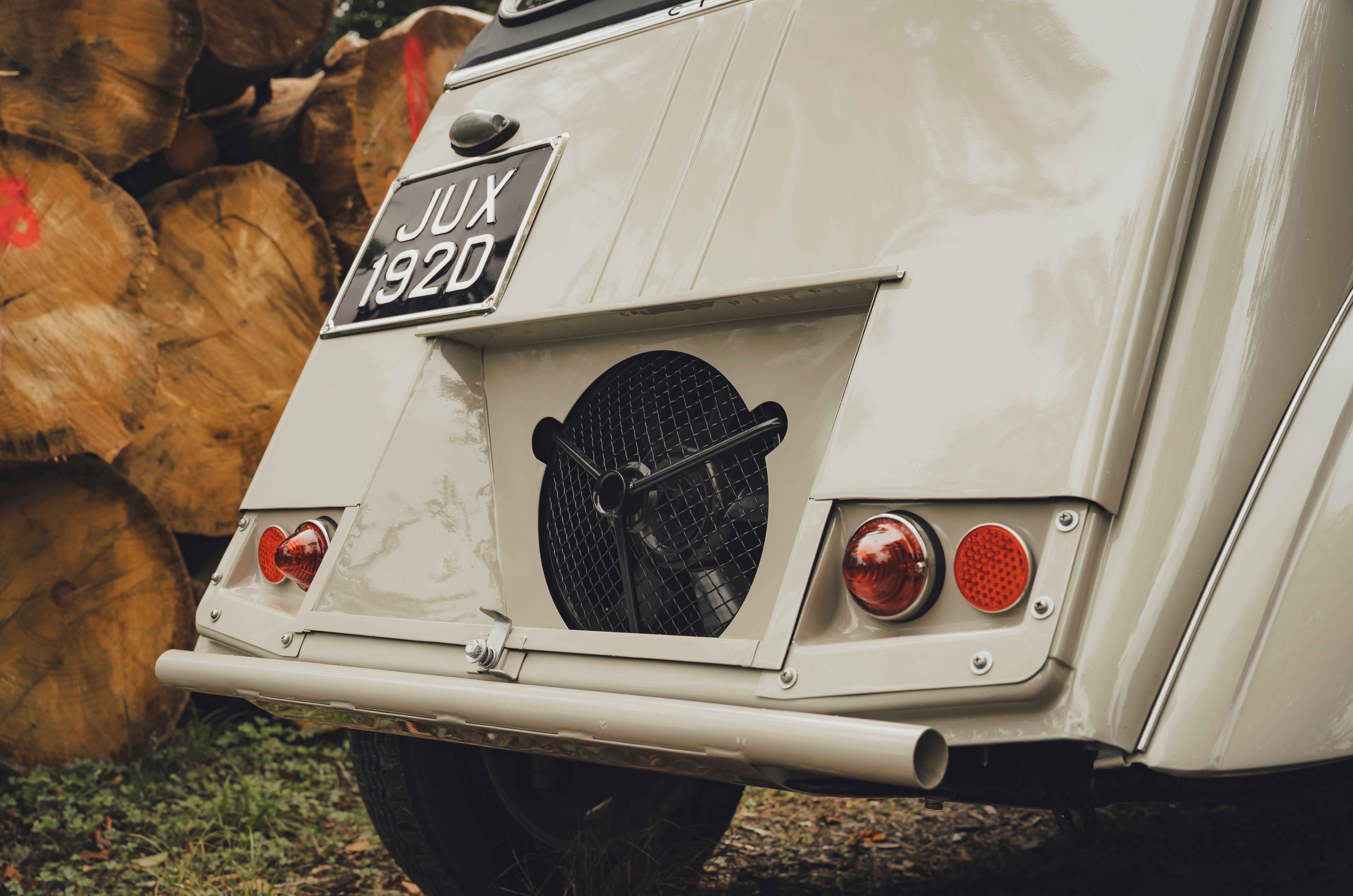Classic & Sports Car – Citroën 2CV Sahara 4x4: mountain goat