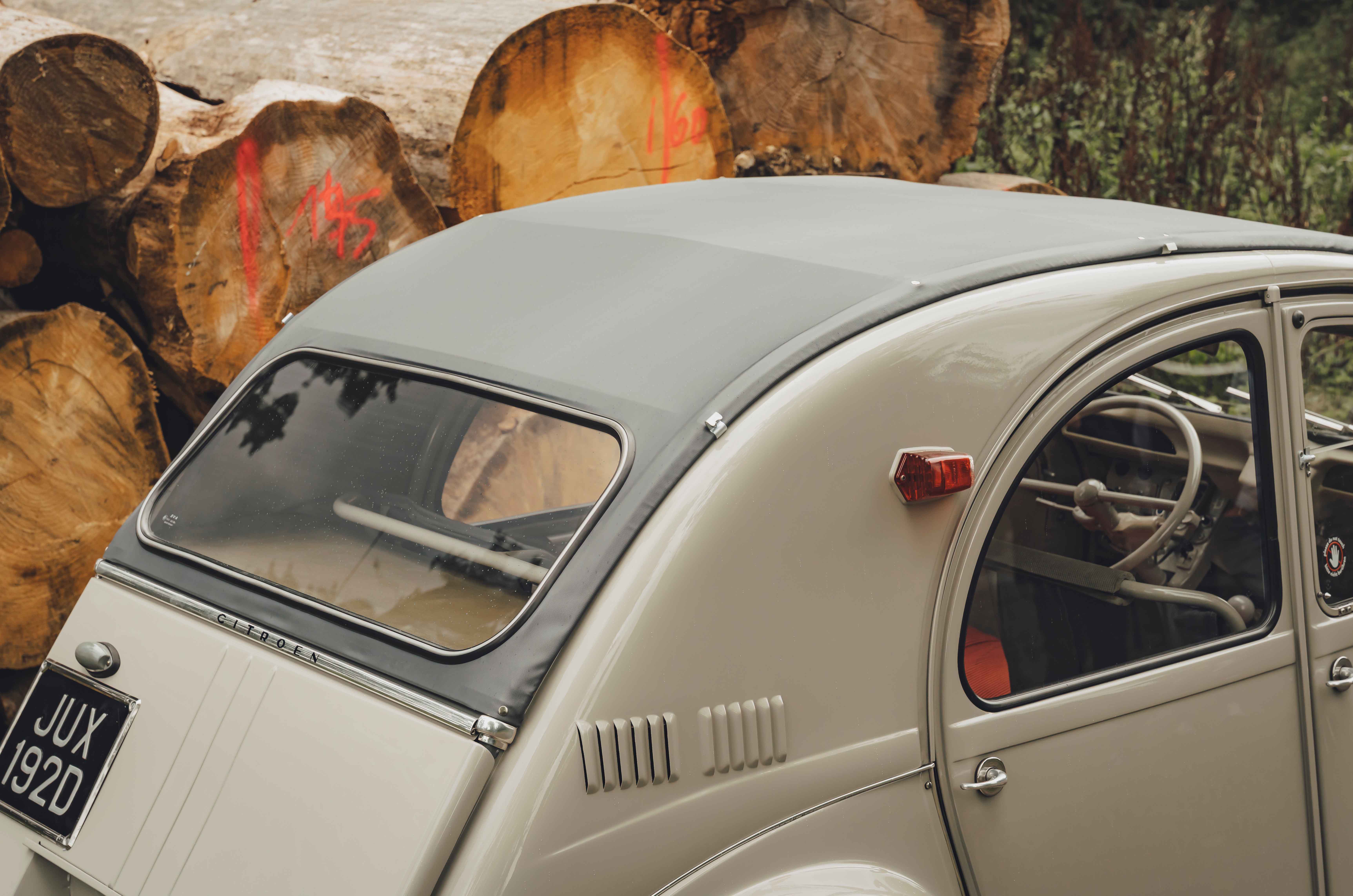 Classic & Sports Car – Citroën 2CV Sahara 4x4: mountain goat