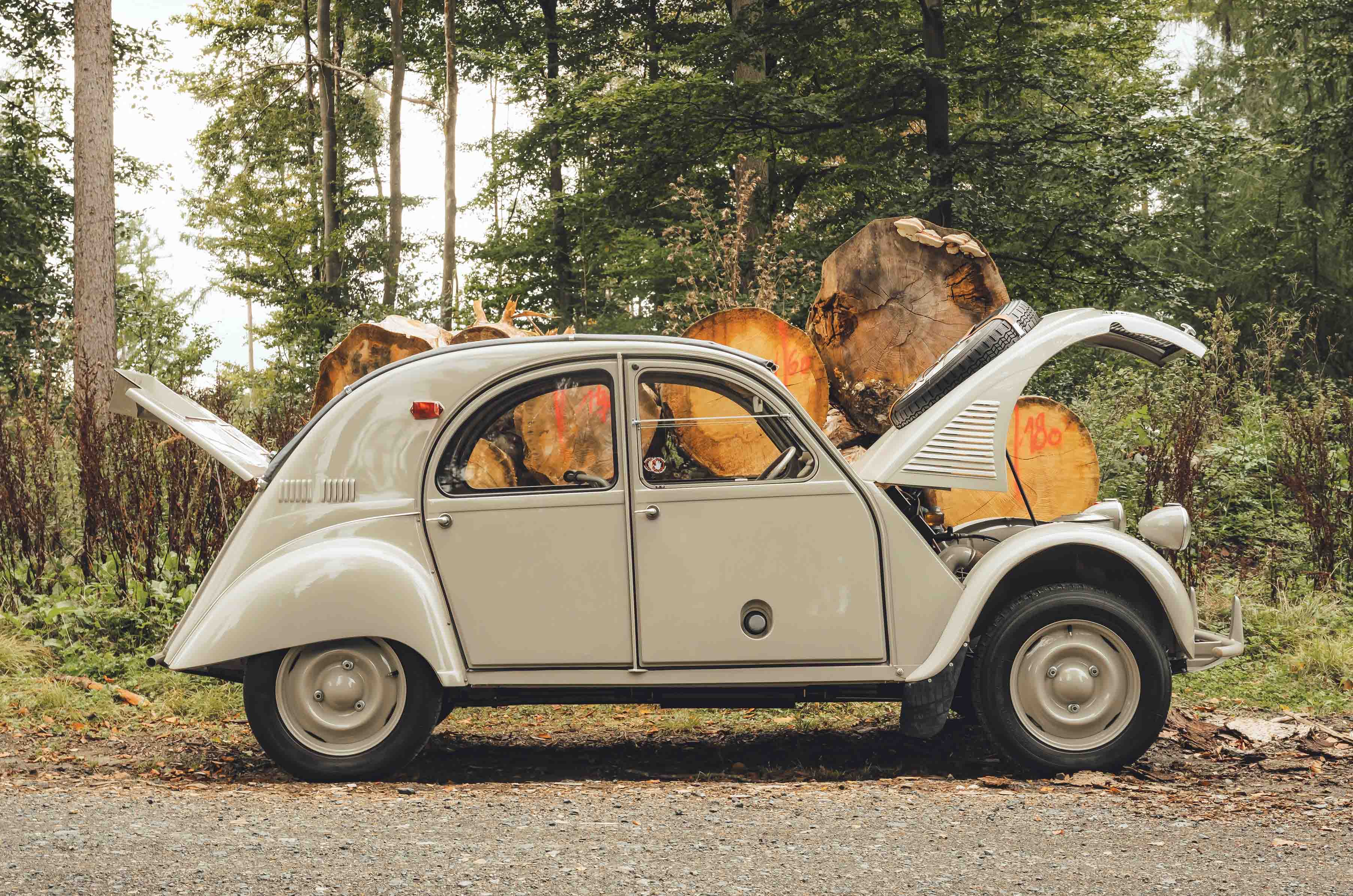 Classic & Sports Car – Citroën 2CV Sahara 4x4: mountain goat