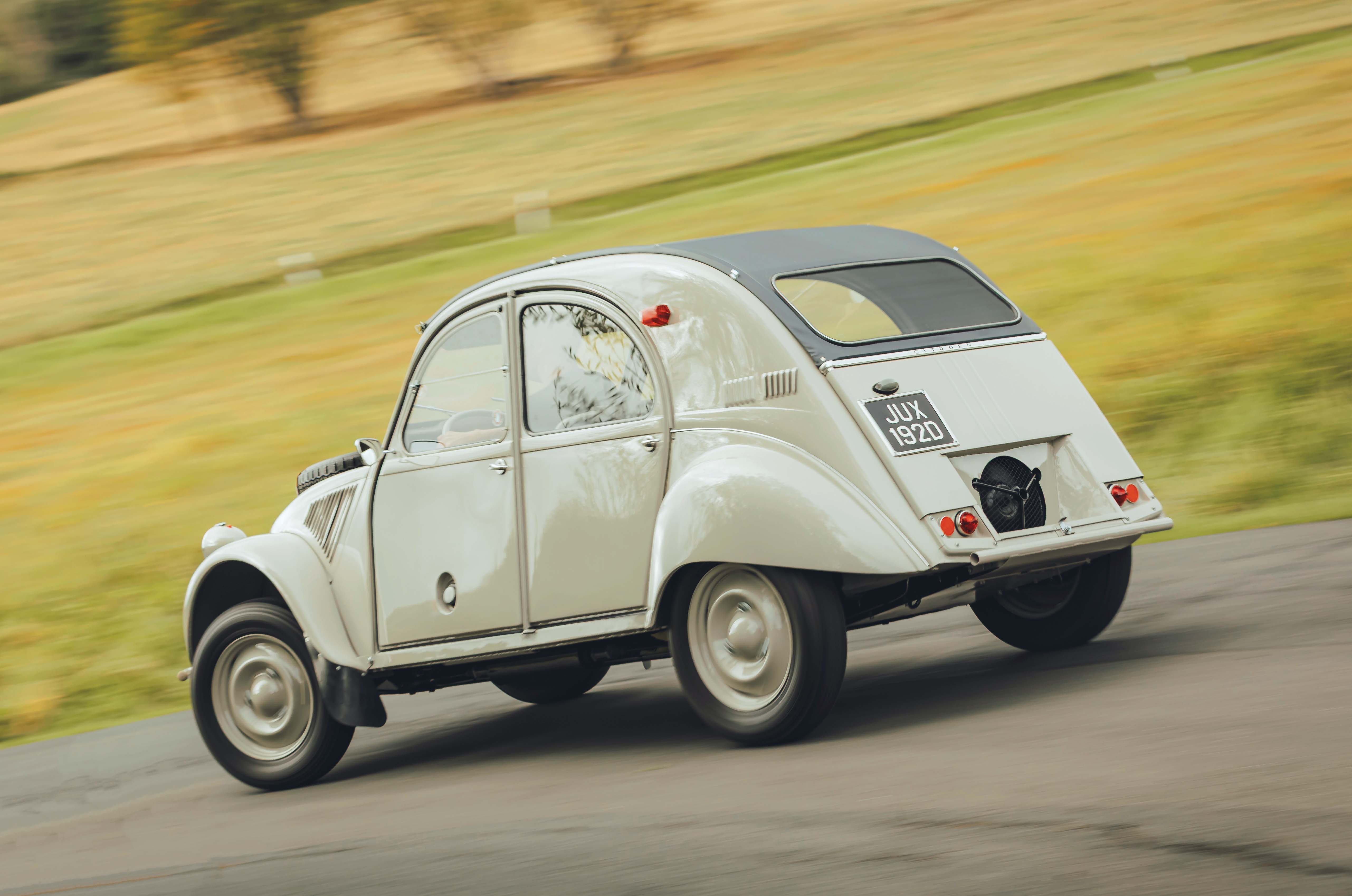 Classic & Sports Car – Citroën 2CV Sahara 4x4: mountain goat
