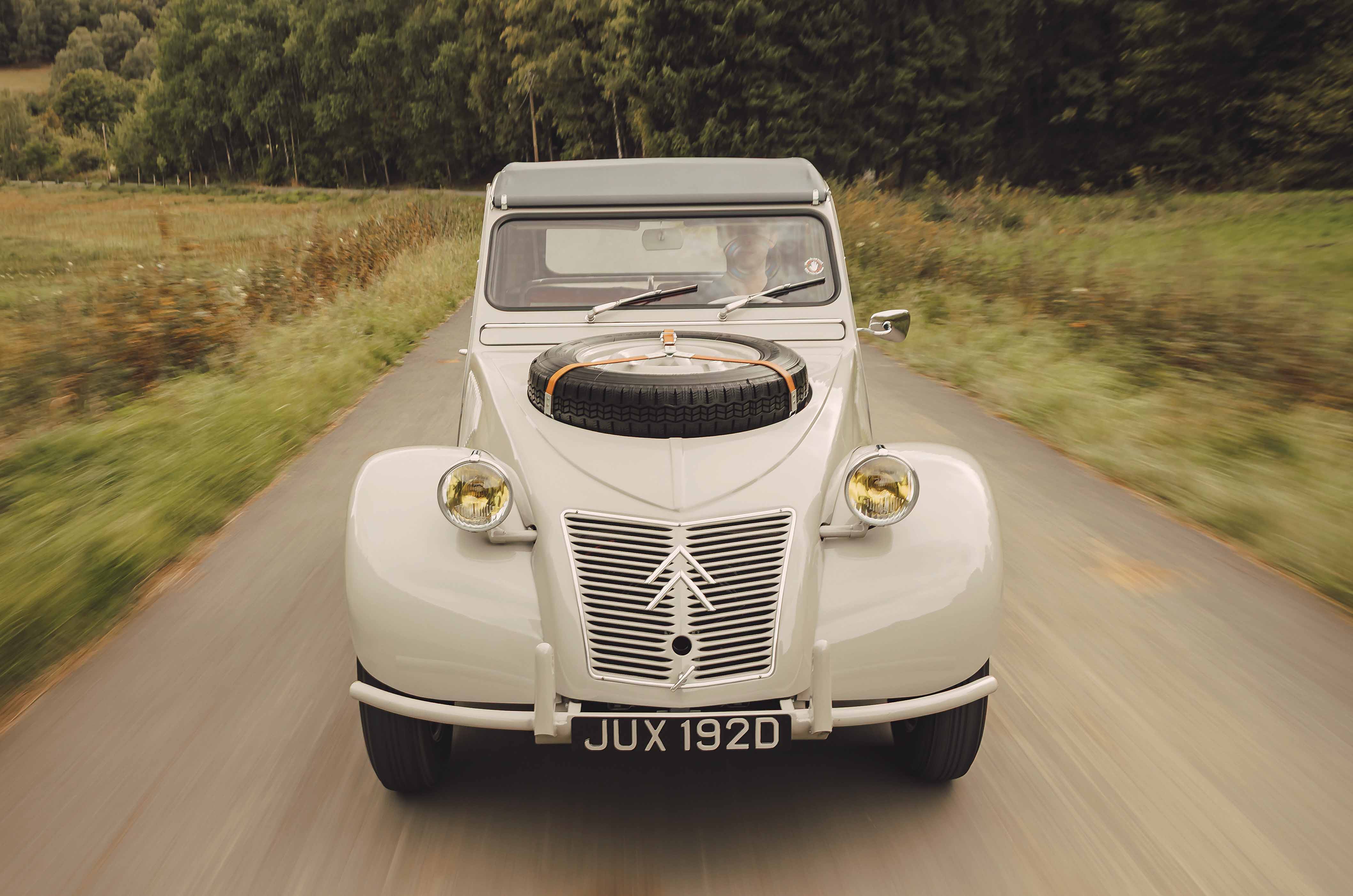 Classic & Sports Car – Citroën 2CV Sahara 4x4: mountain goat