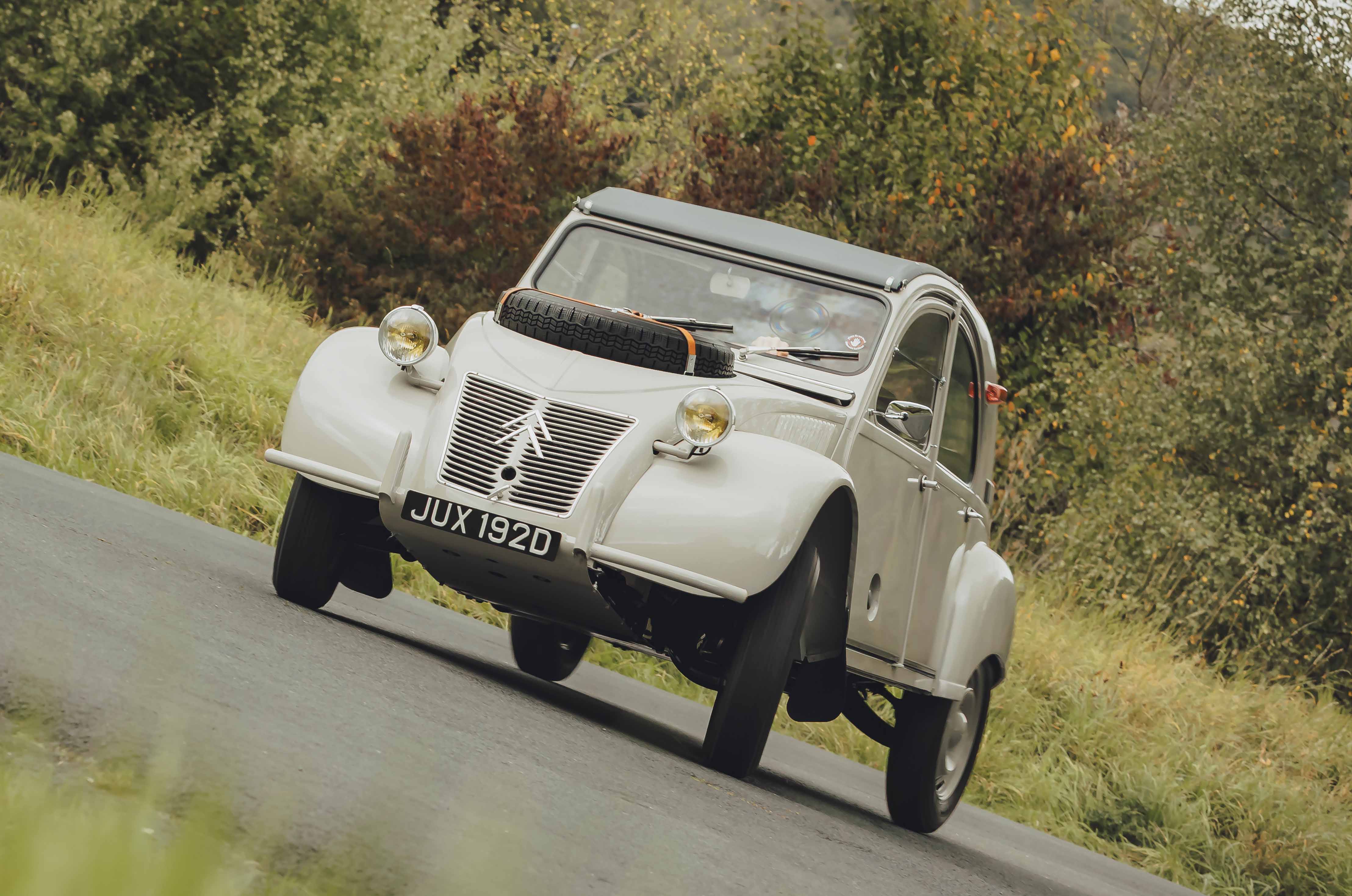 Classic & Sports Car – Citroën 2CV Sahara 4x4: mountain goat