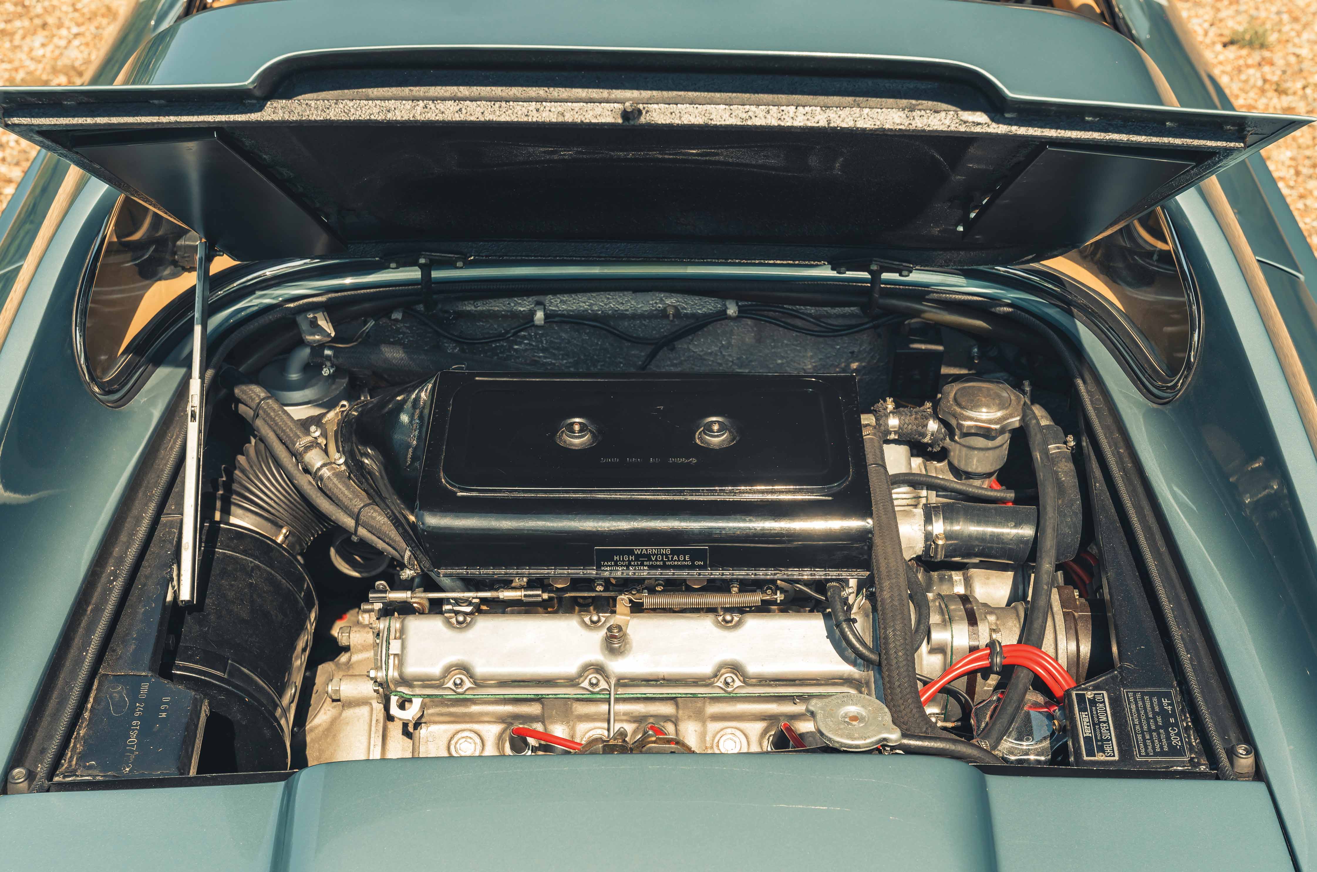 Classic & Sports Car – Dino 246GTS vs Ferrari F355GTS: benchmark babies
