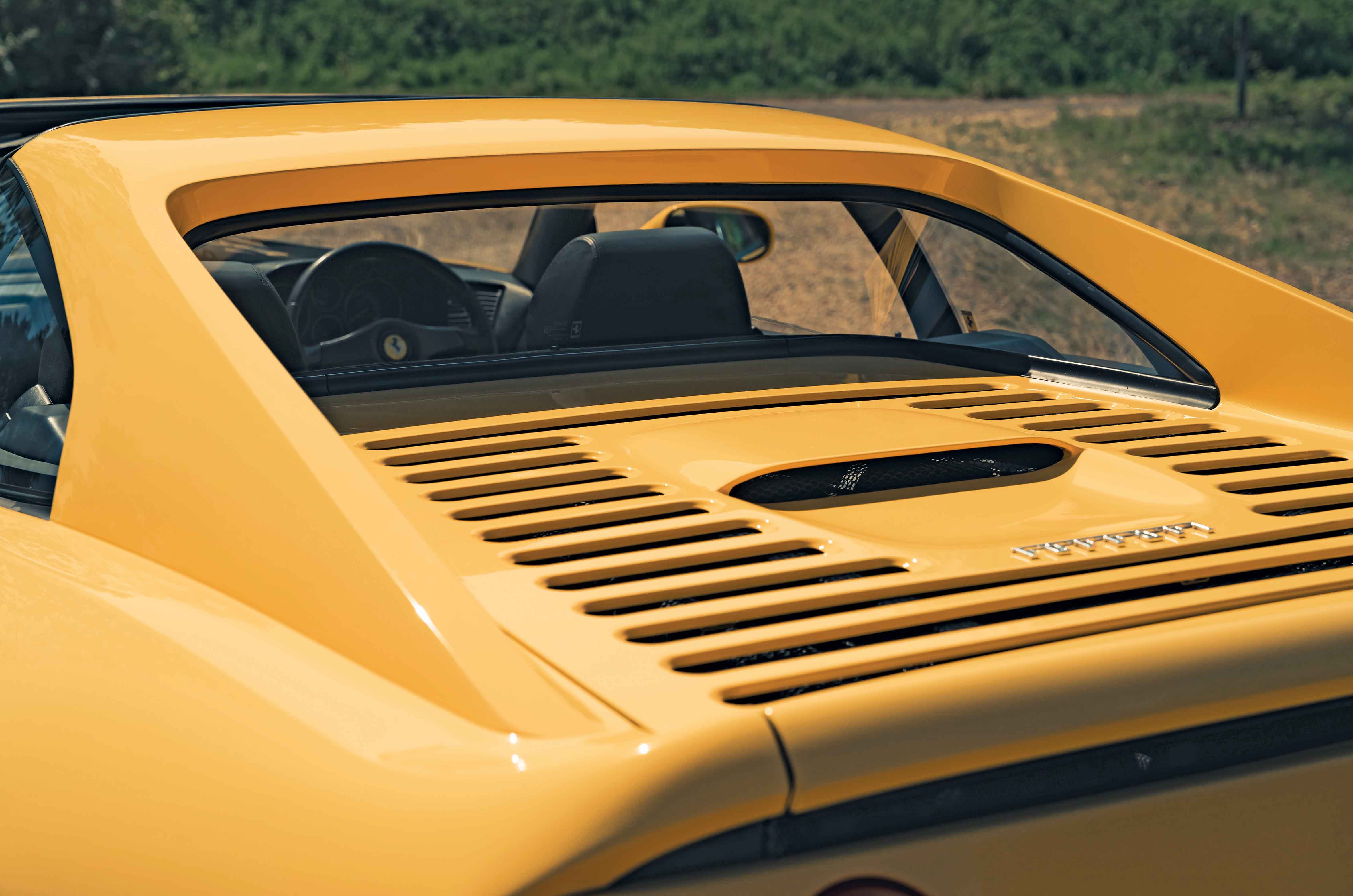 Classic & Sports Car – Dino 246GTS vs Ferrari F355GTS: benchmark babies