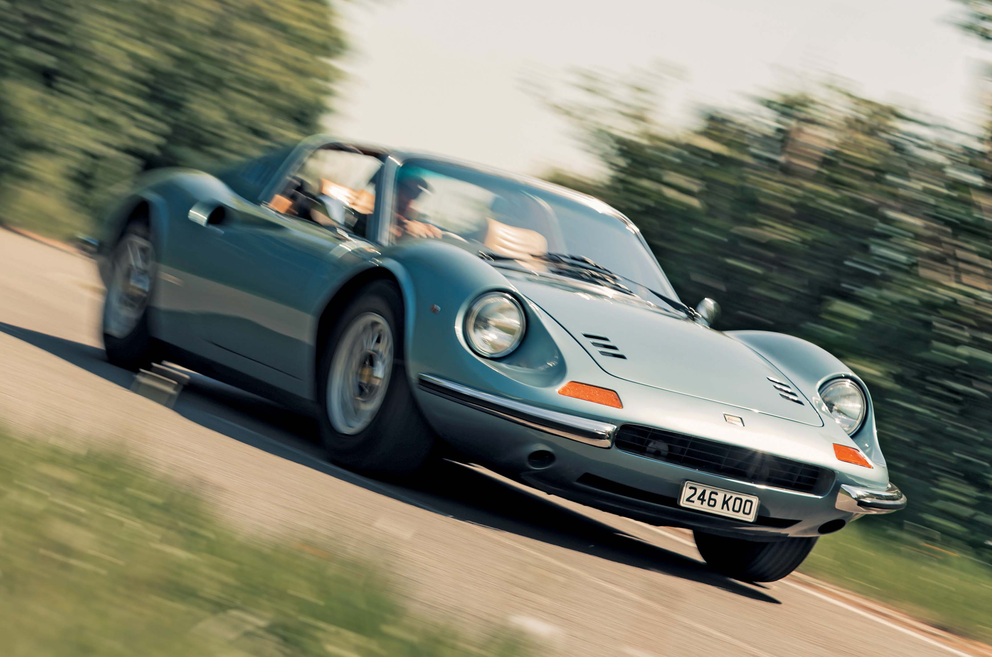 Classic & Sports Car – Dino 246GTS vs Ferrari F355GTS: benchmark babies