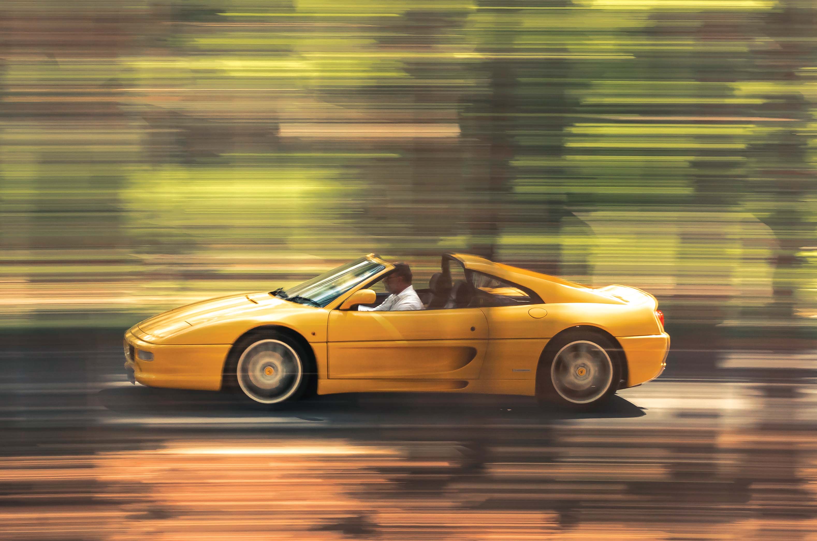 Classic & Sports Car – Dino 246GTS vs Ferrari F355GTS: benchmark babies