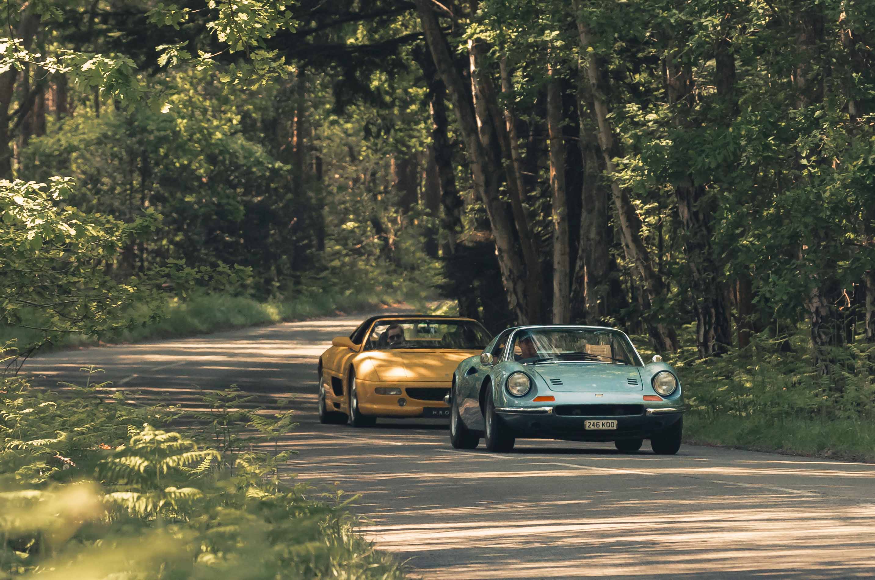 Classic & Sports Car – Dino 246GTS vs Ferrari F355GTS: benchmark babies
