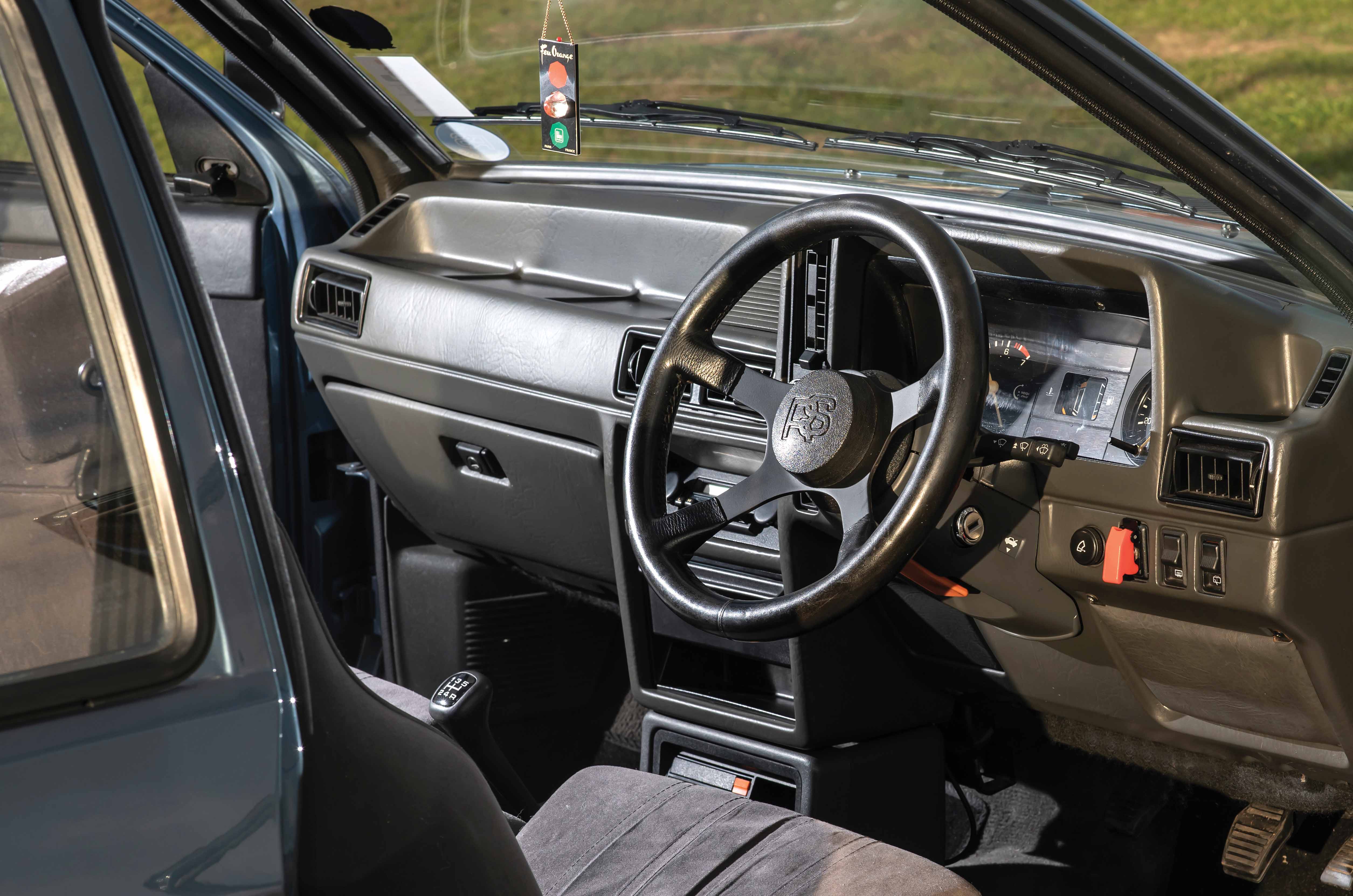 Classic & Sports Car – Your classic: Ford Escort RS 1600i