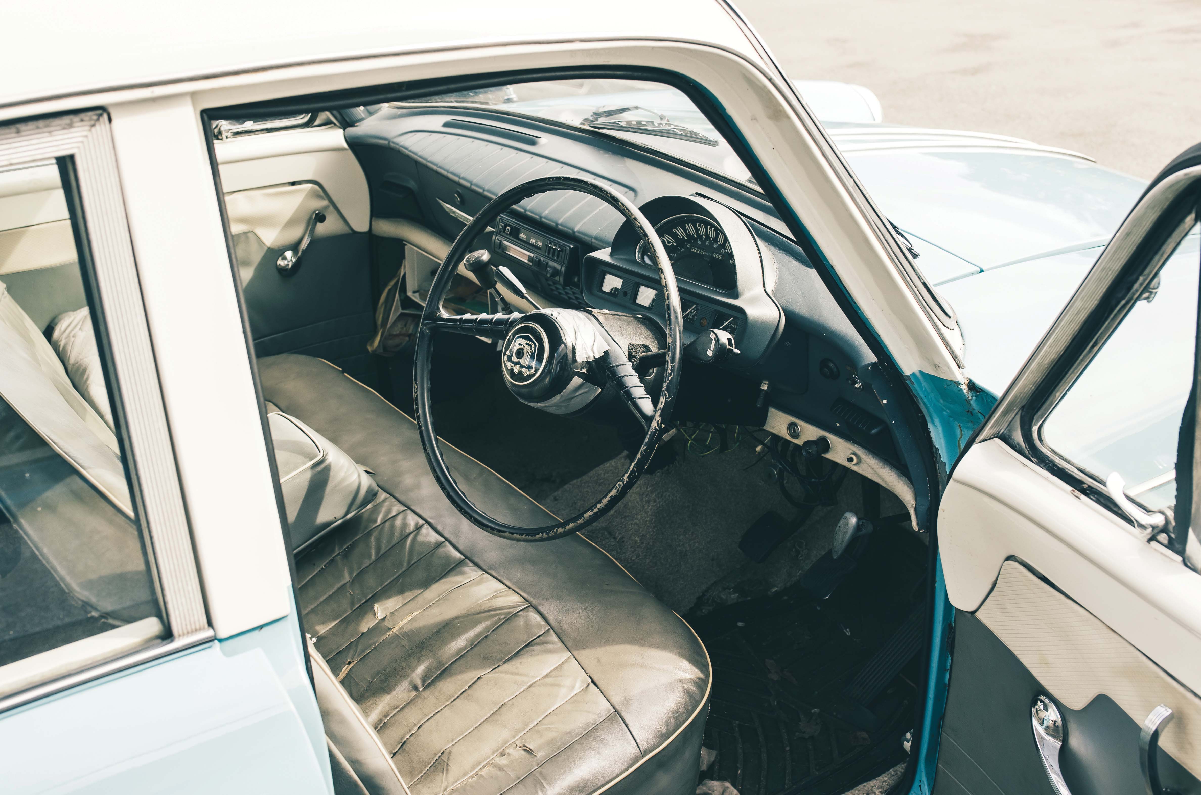 Classic & Sports Car – Ford vs Vauxhall vs Austin vs Standard: Brits with transatlantic flavour